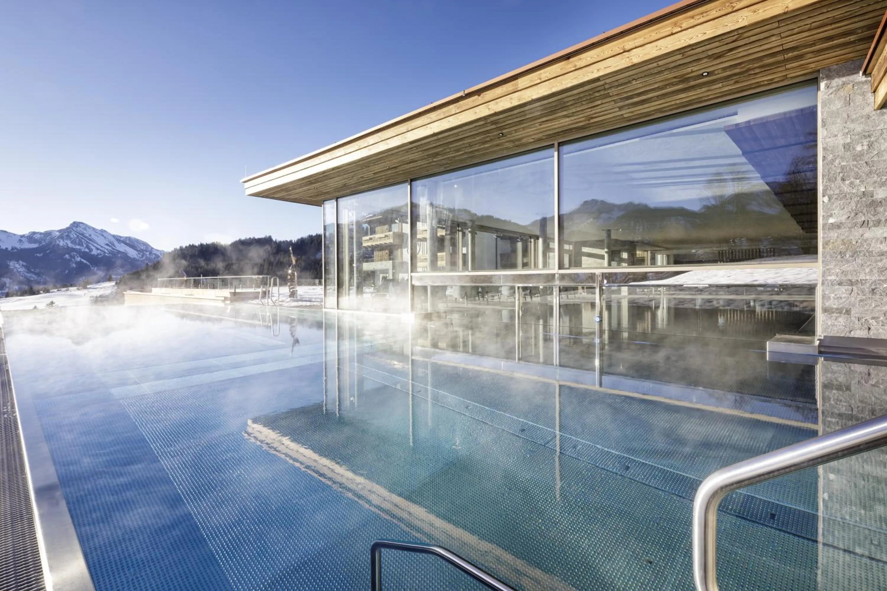 Swimming pool in Hotel Bergblick 5 Sterne