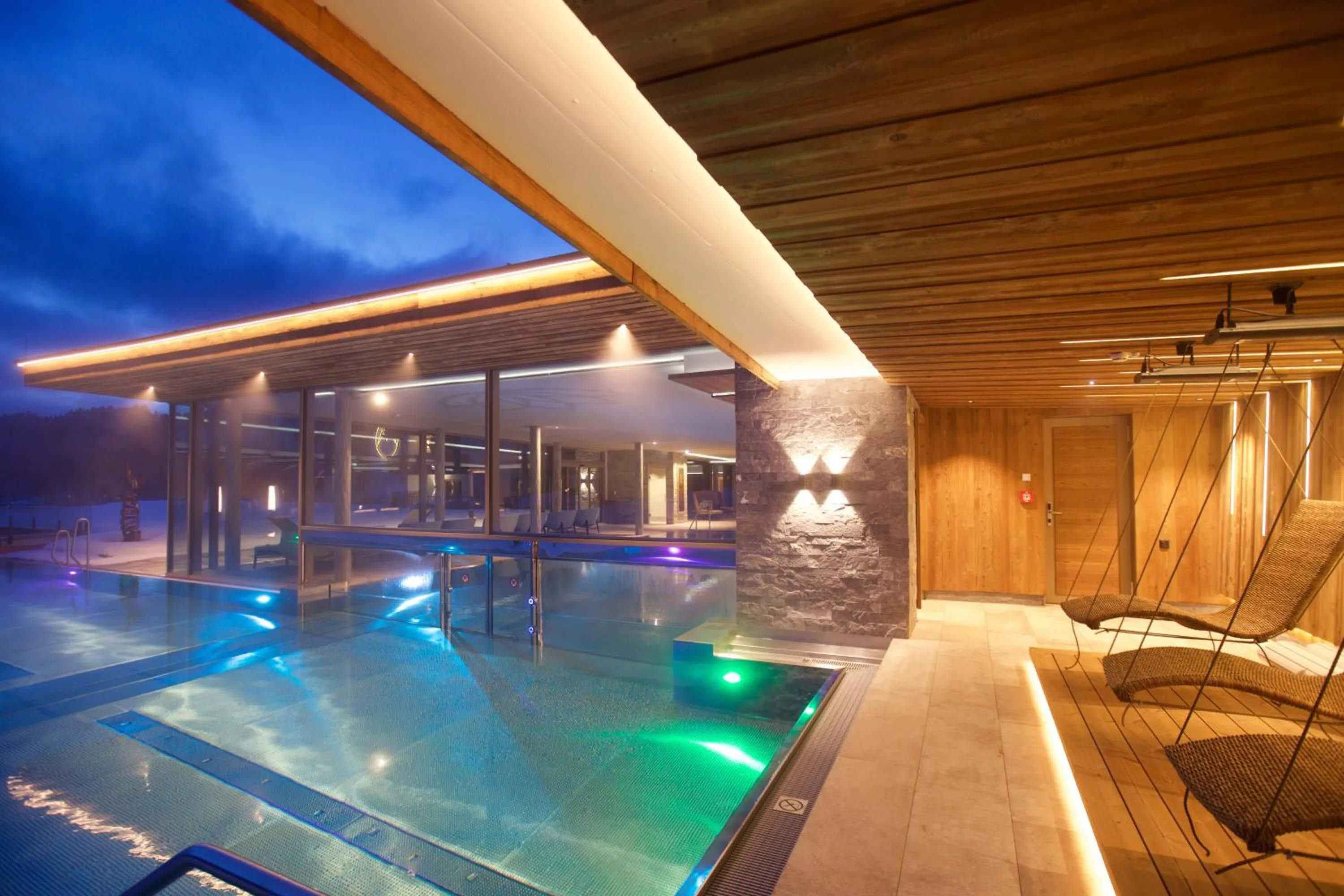 Swimming pool in Hotel Bergblick 5 Sterne