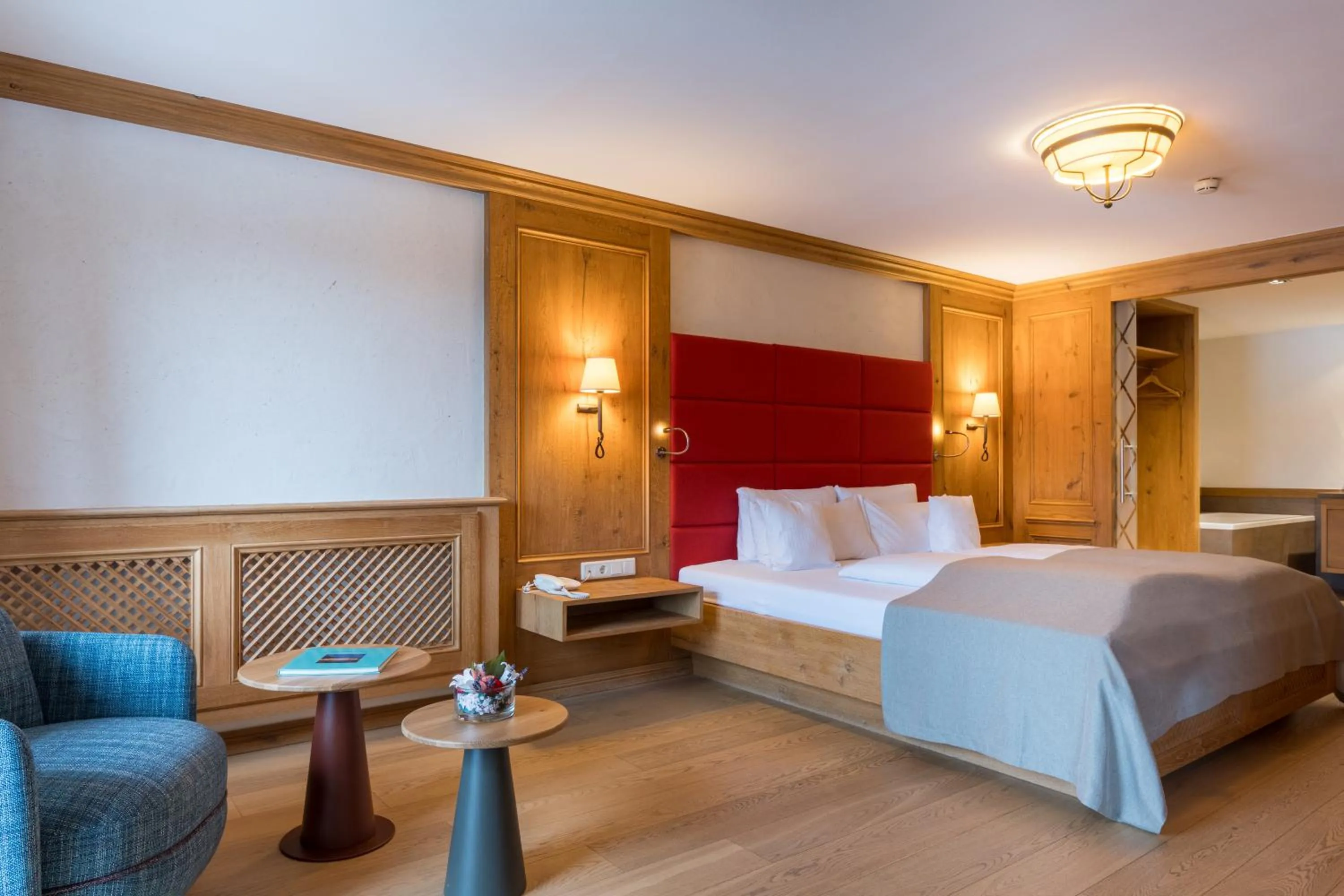 Photo of the whole room, Bed in Hotel Bergblick 5 Sterne