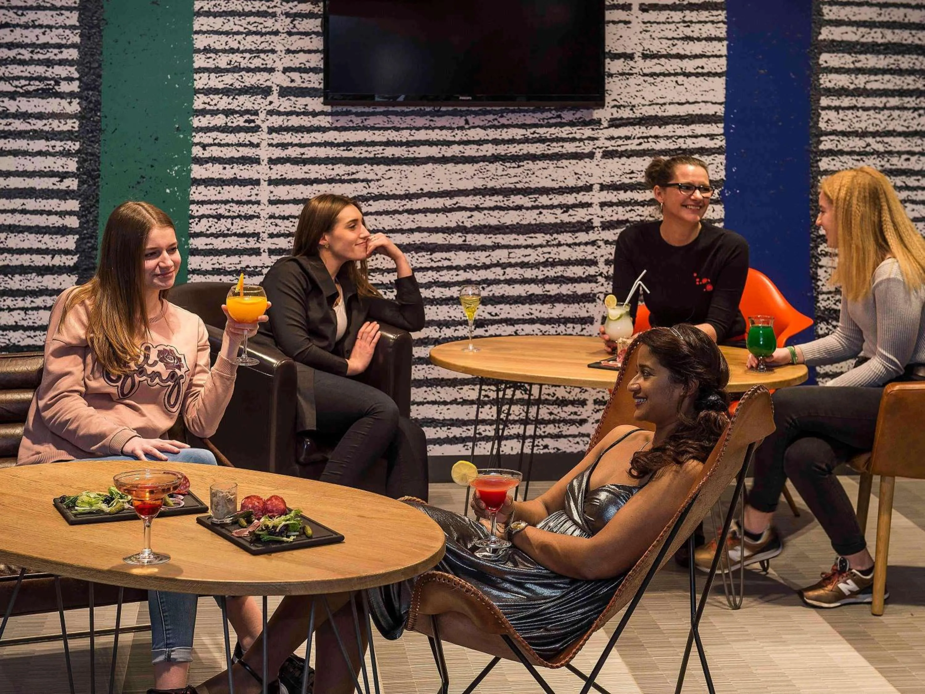 Lounge or bar in ibis Metz Nord