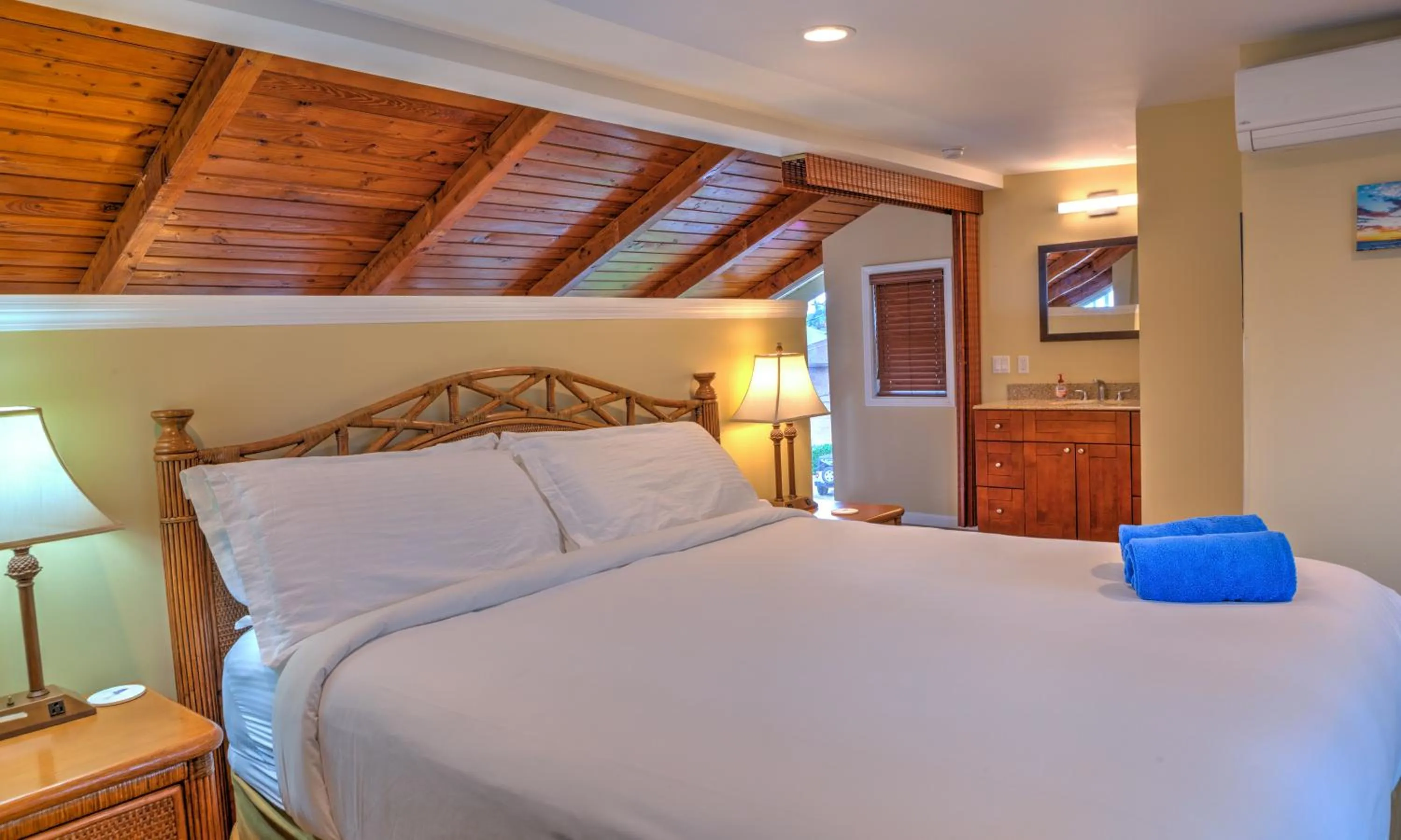 Bed in Kohea Kai Hotel Maui