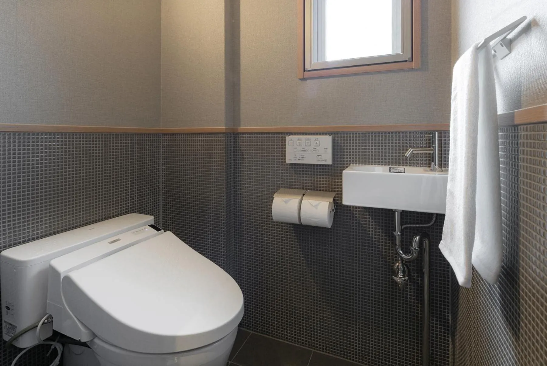 Toilet in MATERIAL Fuchomae