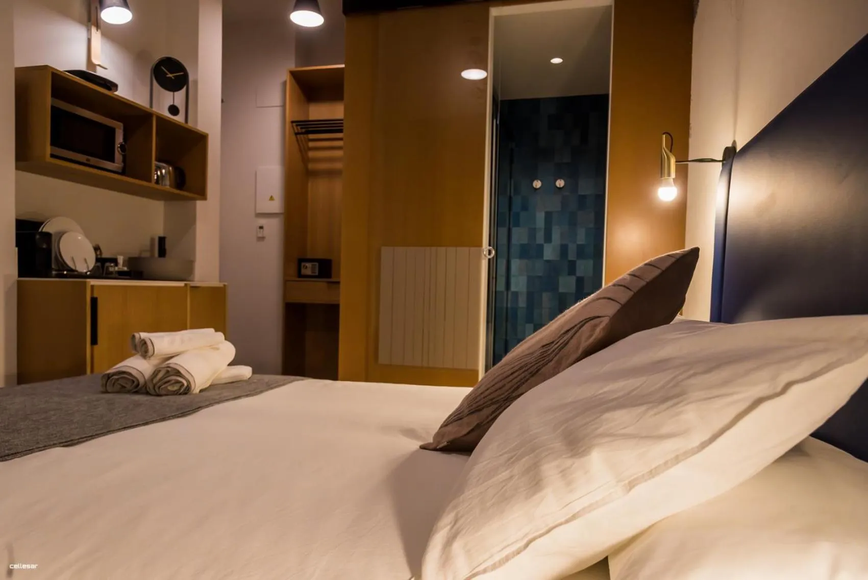 Bed in Welldone Quality - Crystal pool