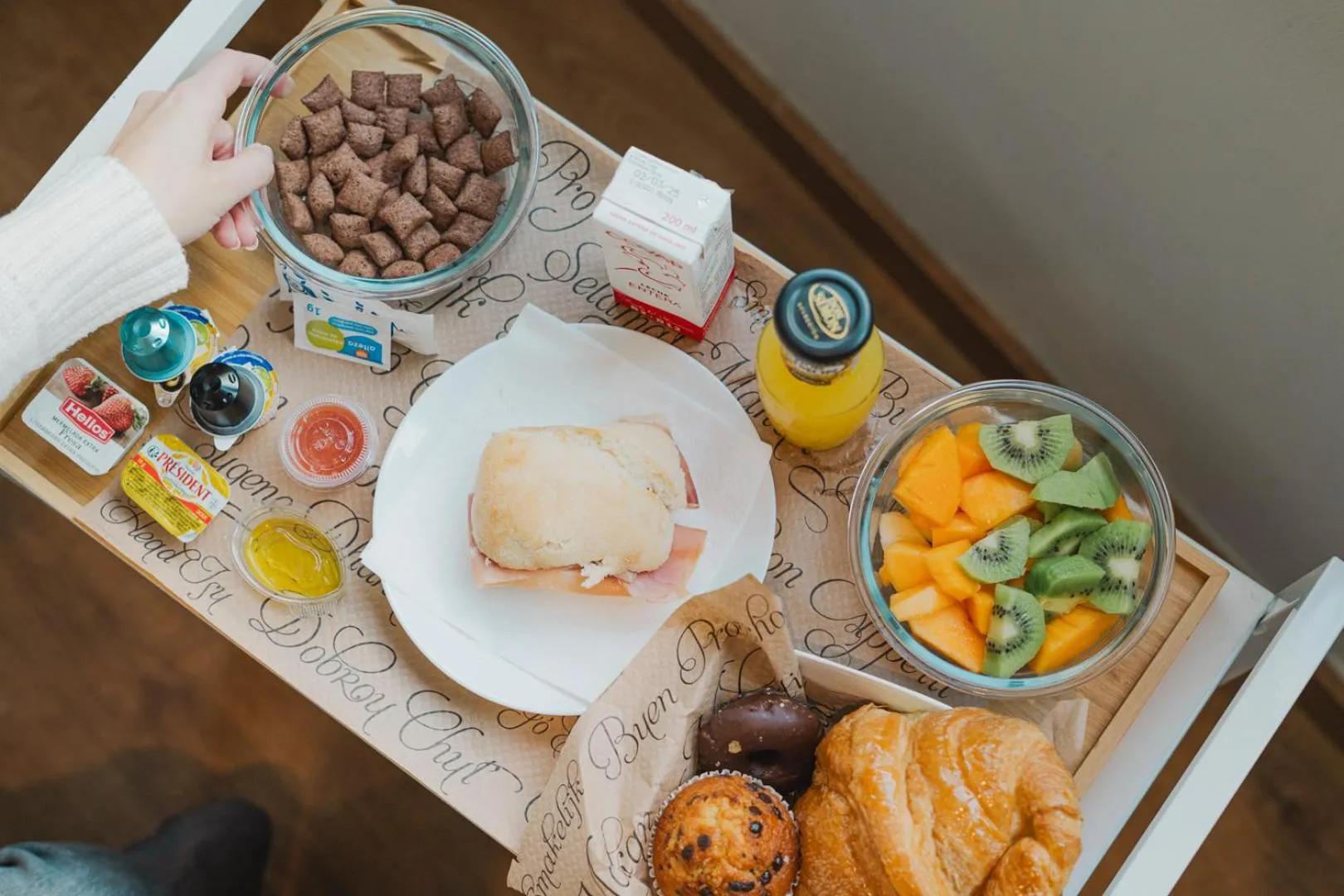 Breakfast in Welldone Quality - Crystal pool