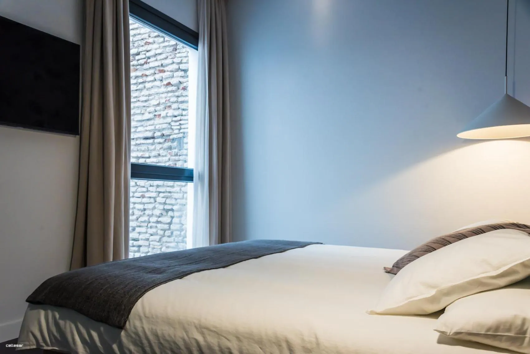 Bed in Welldone Quality - Crystal pool