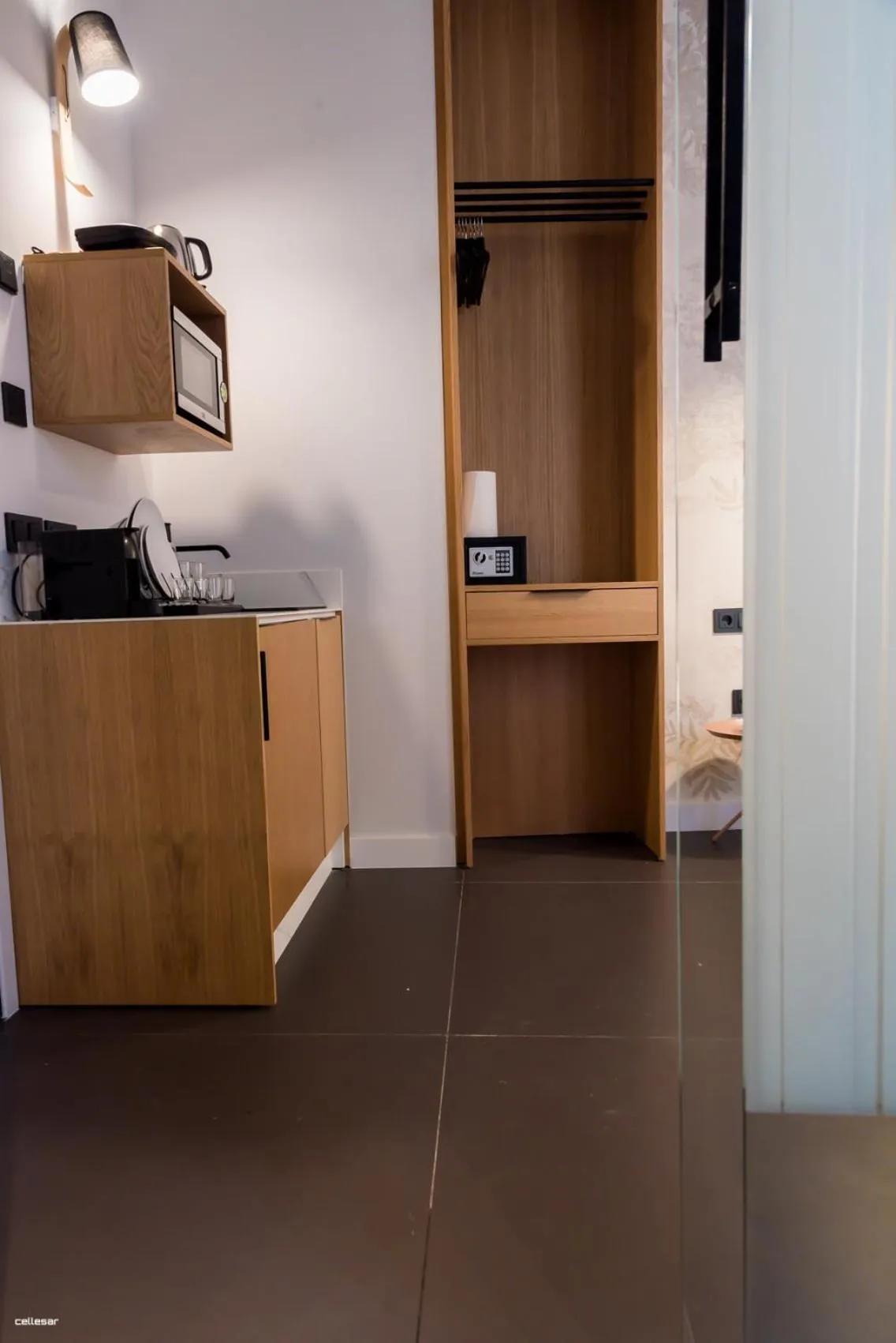 Coffee/tea facilities in Welldone Quality - Crystal pool