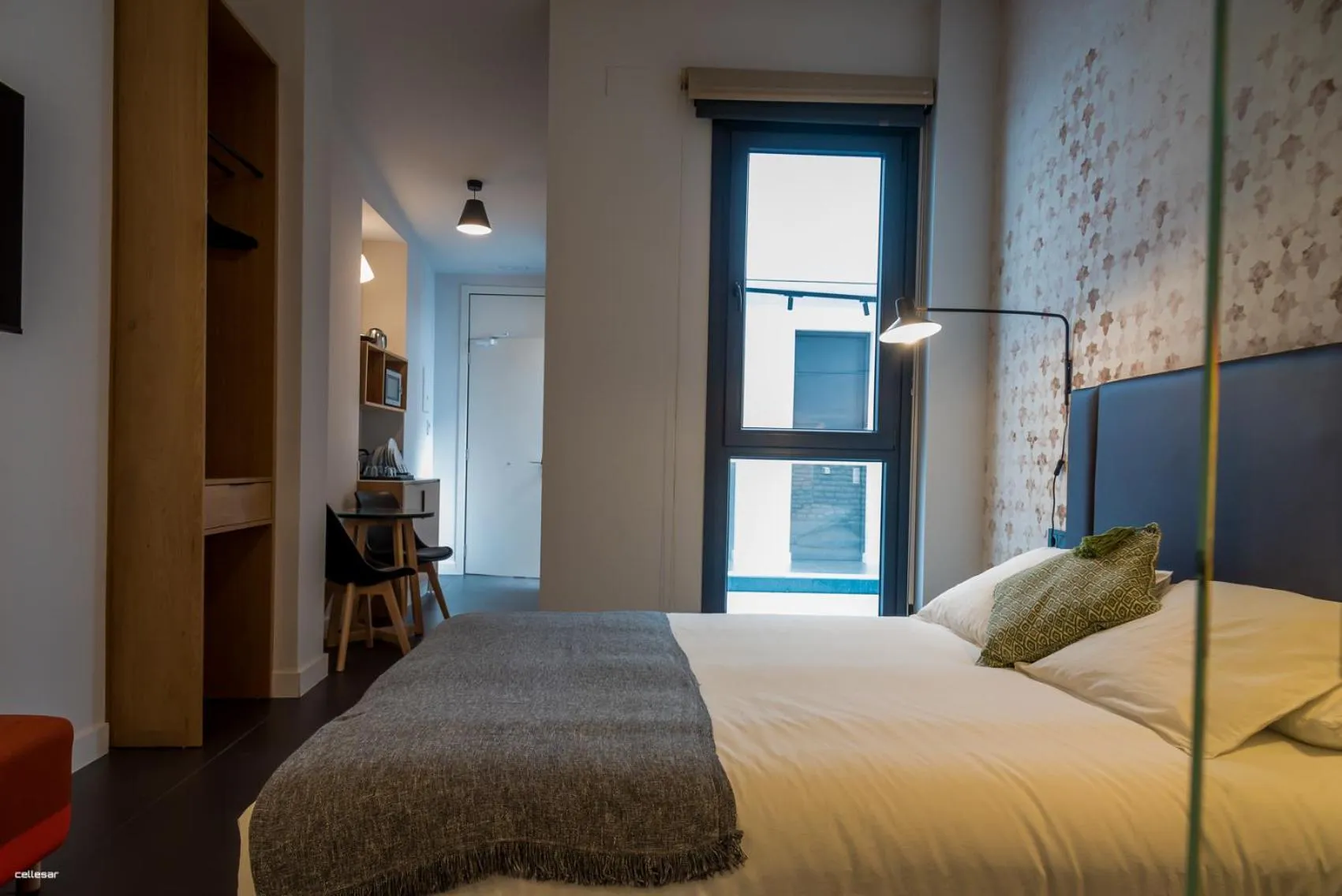 Bed in Welldone Quality - Crystal pool