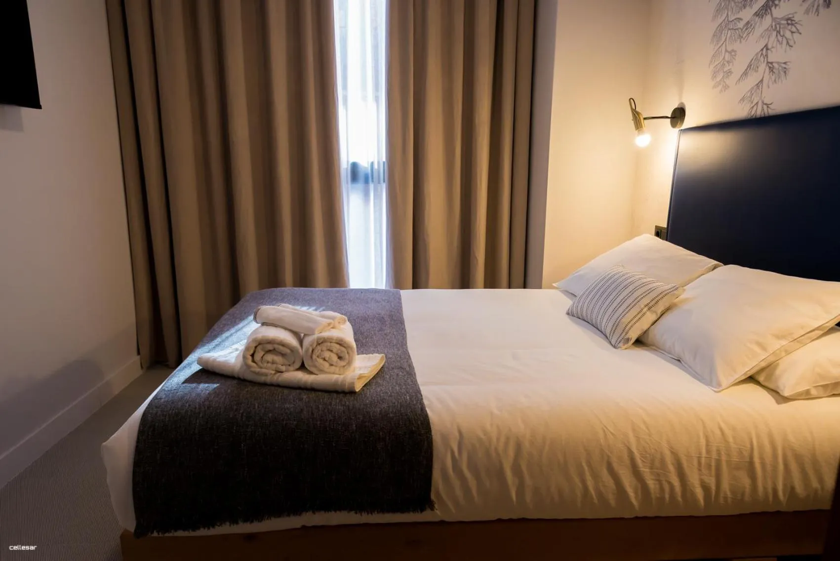 Bed in Welldone Quality - Crystal pool