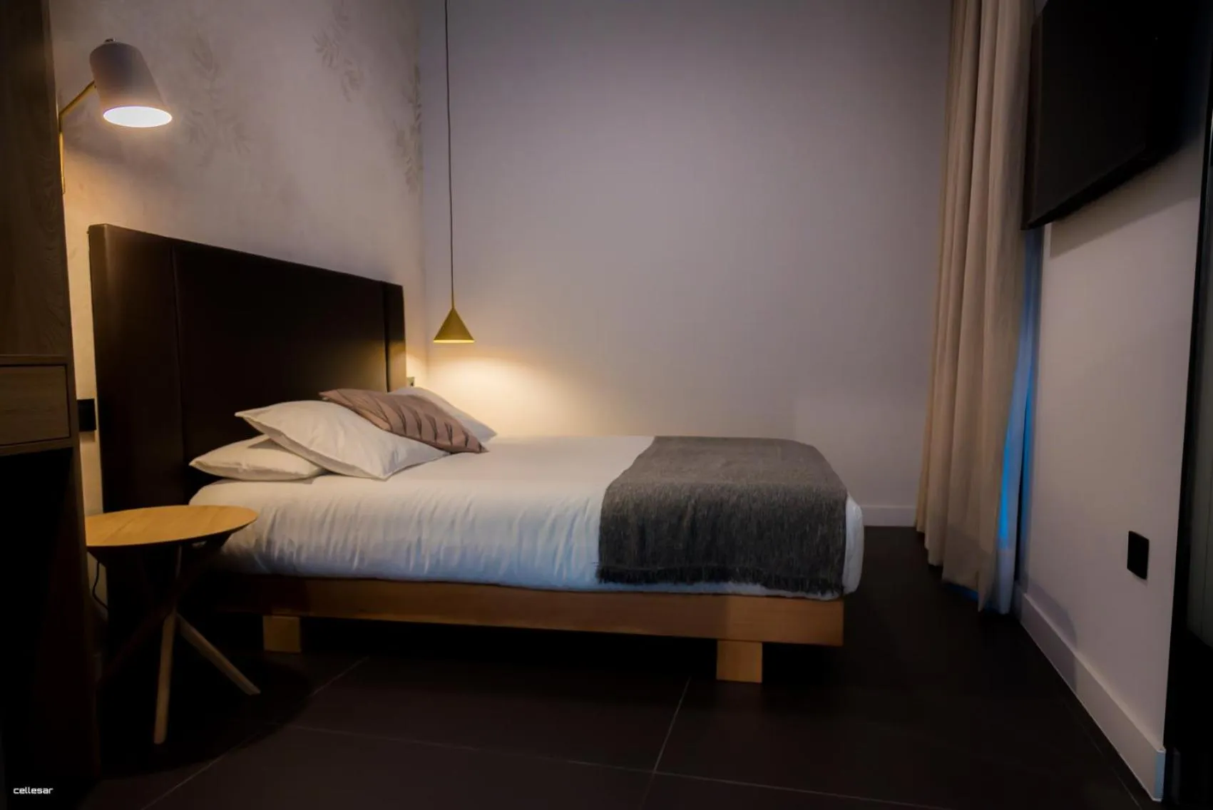 Bed in Welldone Quality - Crystal pool