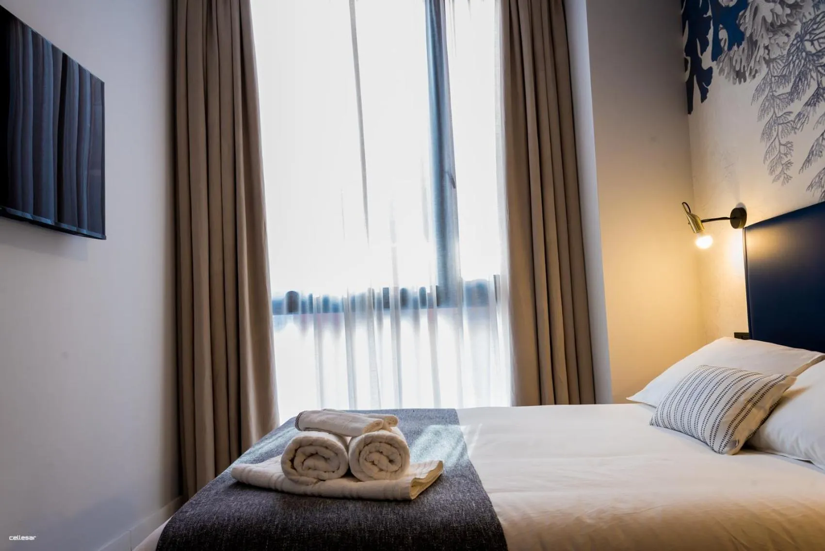 Bed in Welldone Quality - Crystal pool