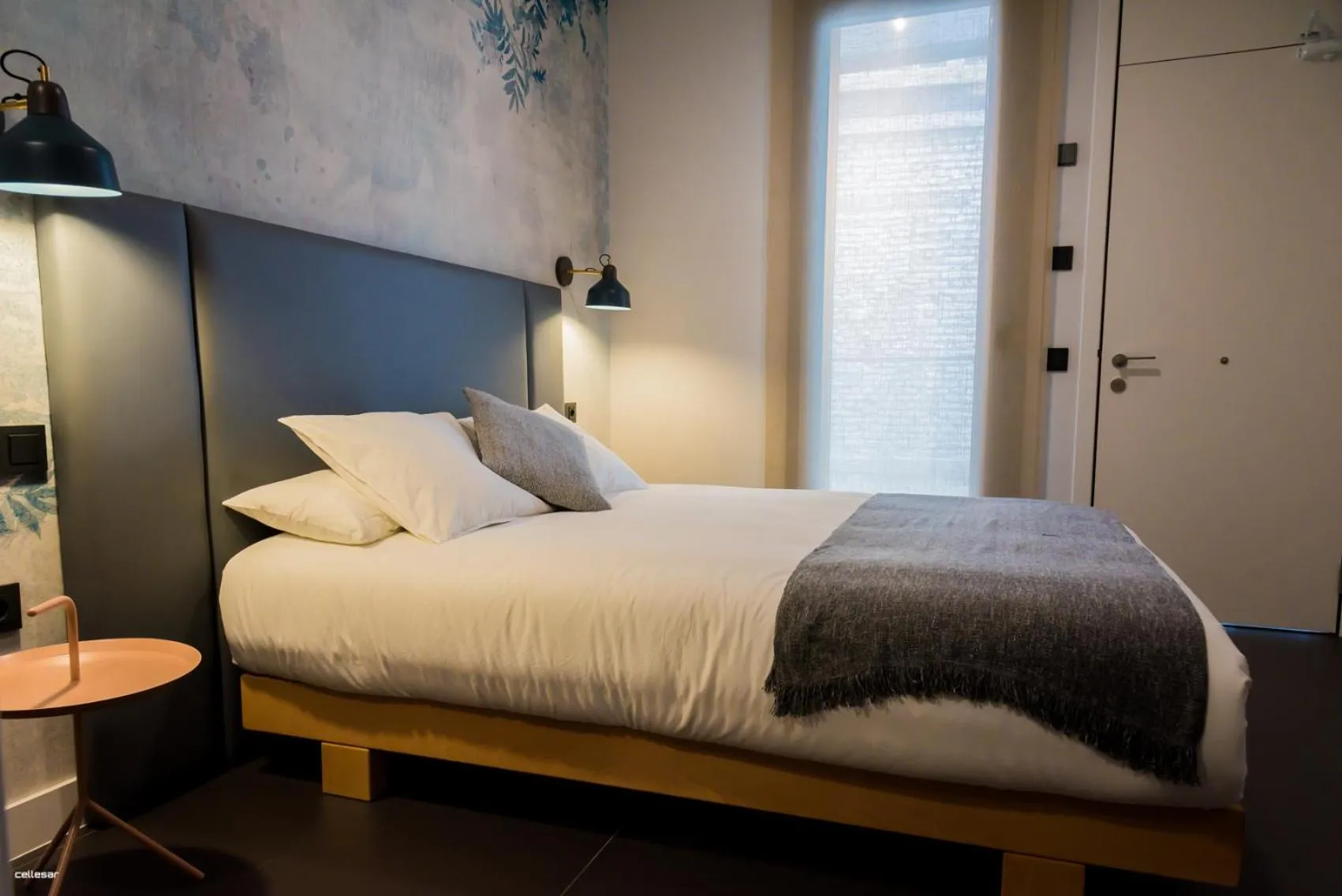 Bed in Welldone Quality - Crystal pool