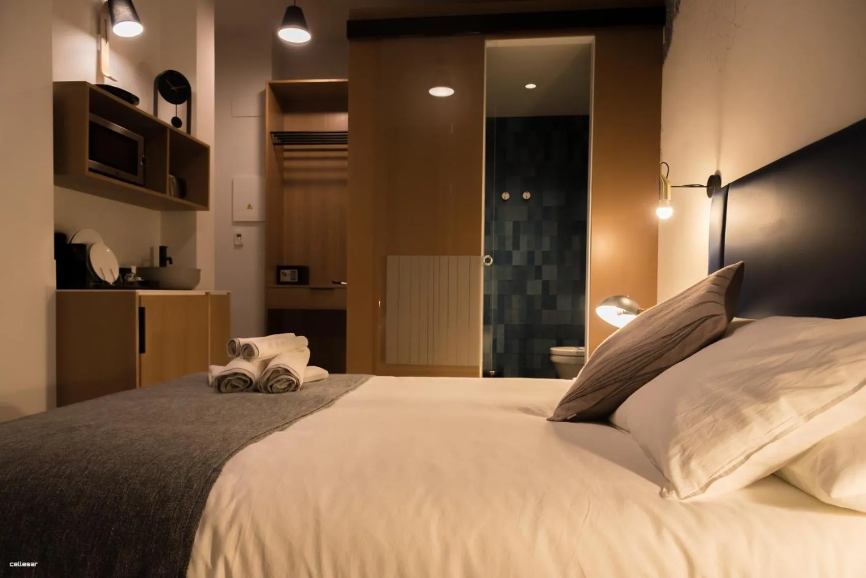 Bed in Welldone Quality - Crystal pool