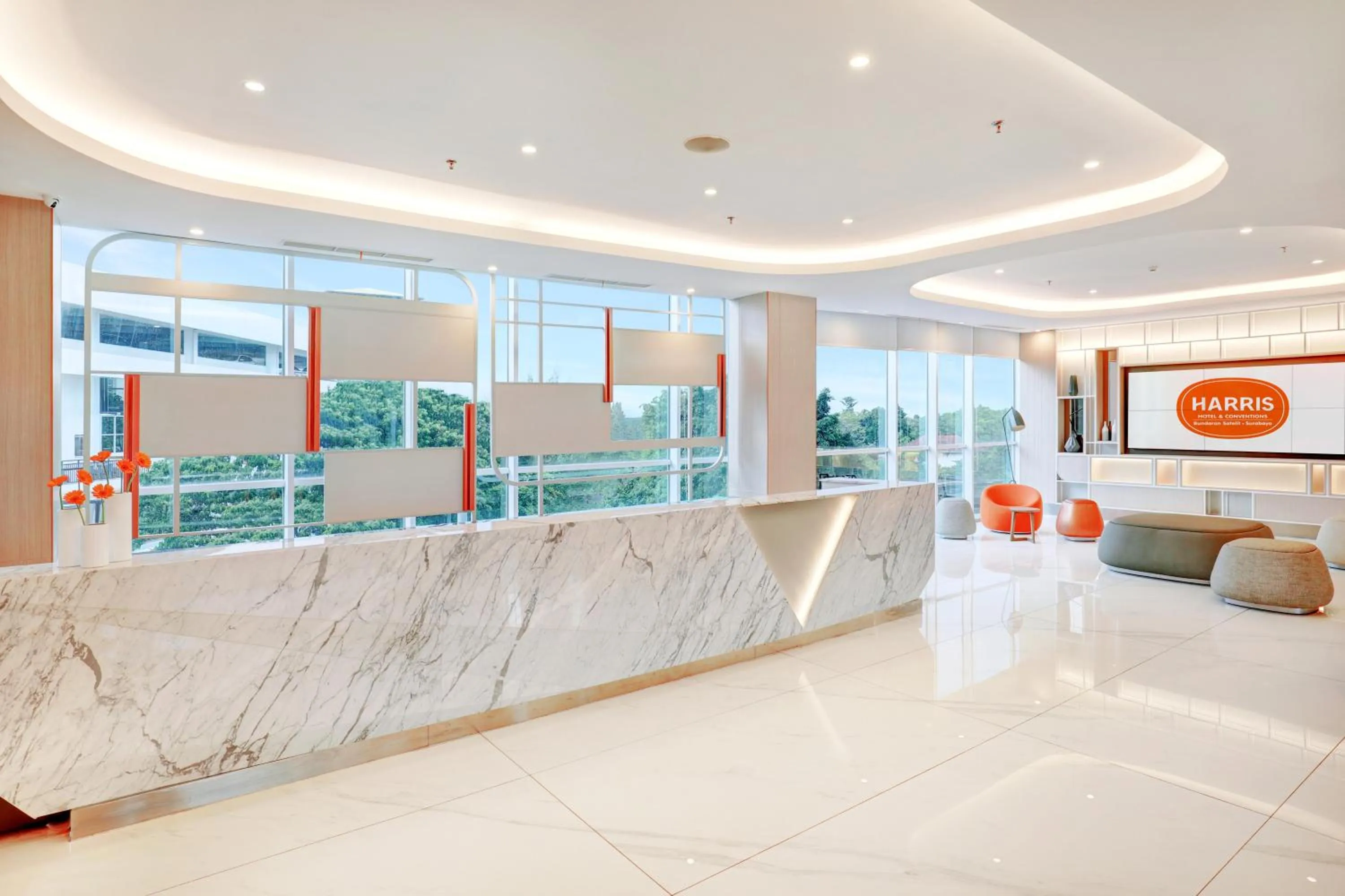 Lobby or reception in HARRIS Hotel & Conventions Bundaran Satelit Surabaya