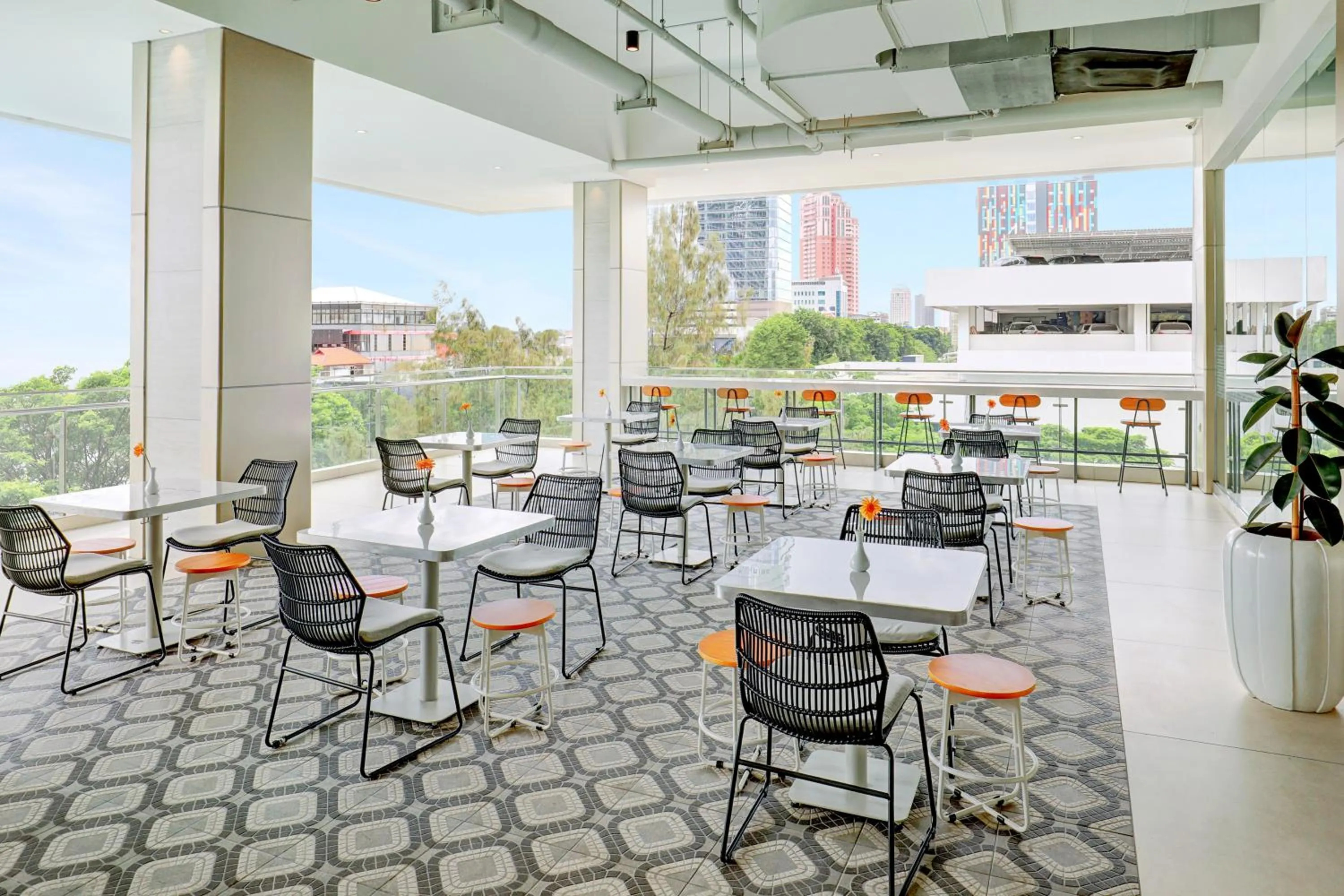 Restaurant/places to eat in HARRIS Hotel & Conventions Bundaran Satelit Surabaya