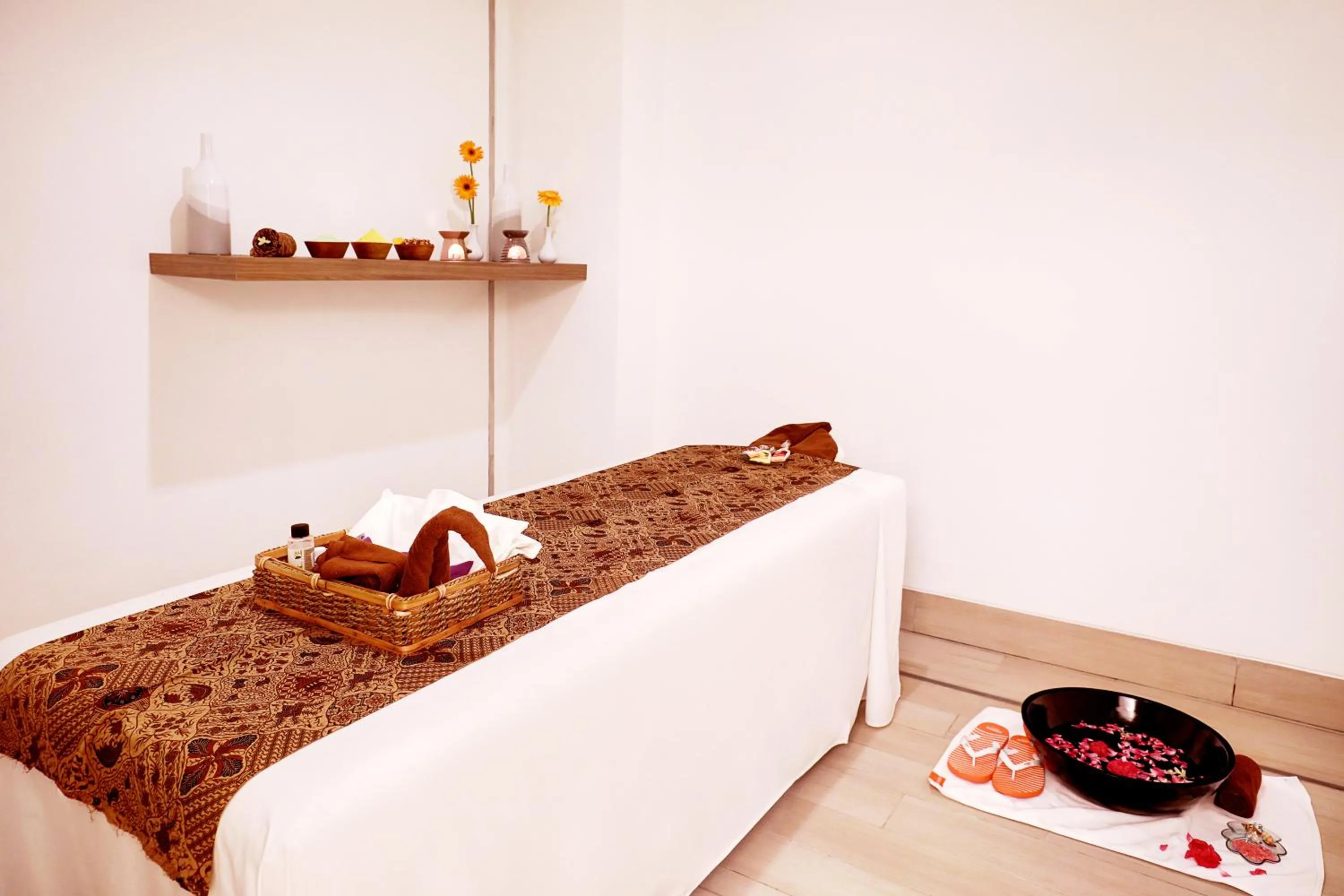 Massage, Bed in HARRIS Hotel & Conventions Bundaran Satelit Surabaya