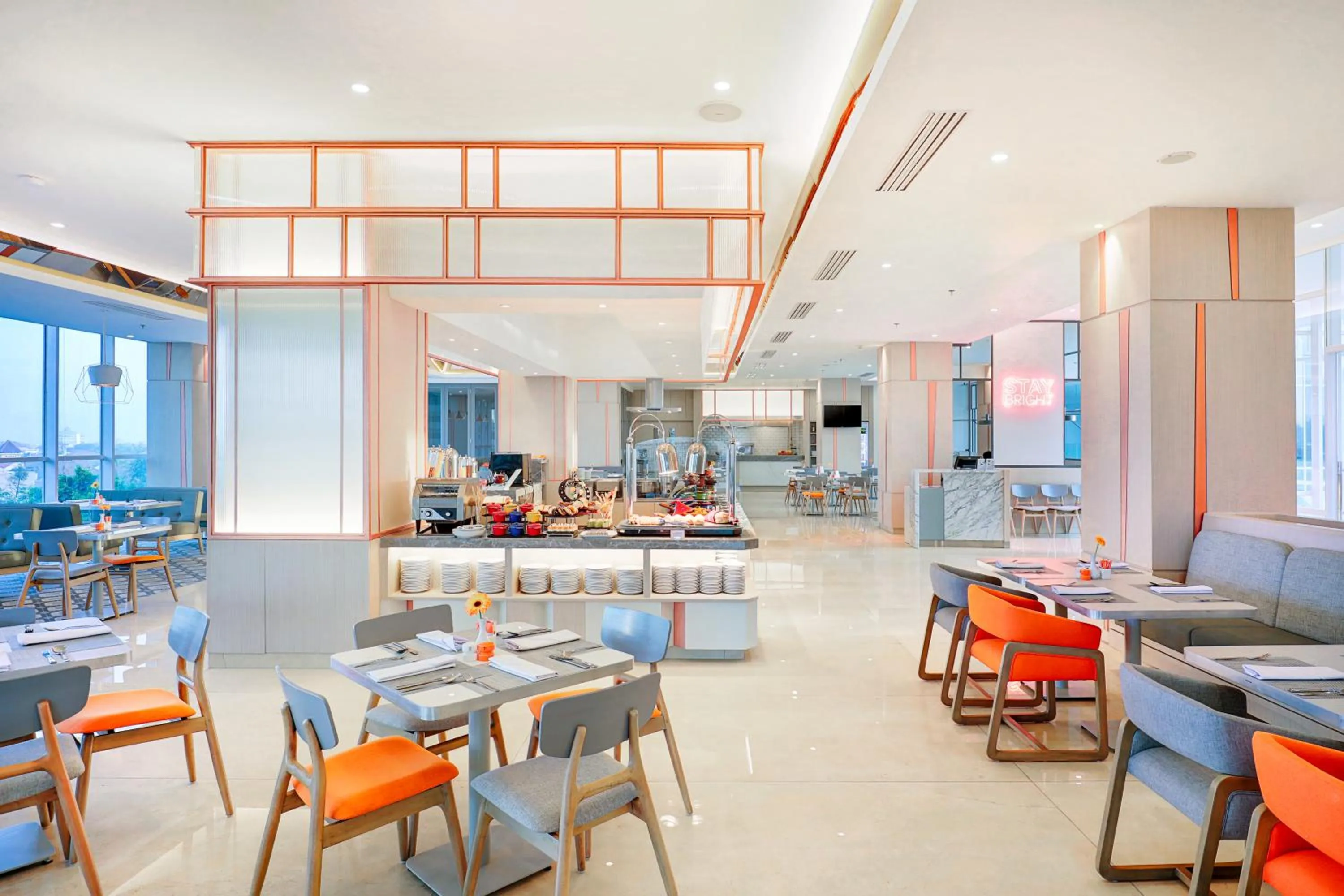 Restaurant/places to eat in HARRIS Hotel & Conventions Bundaran Satelit Surabaya