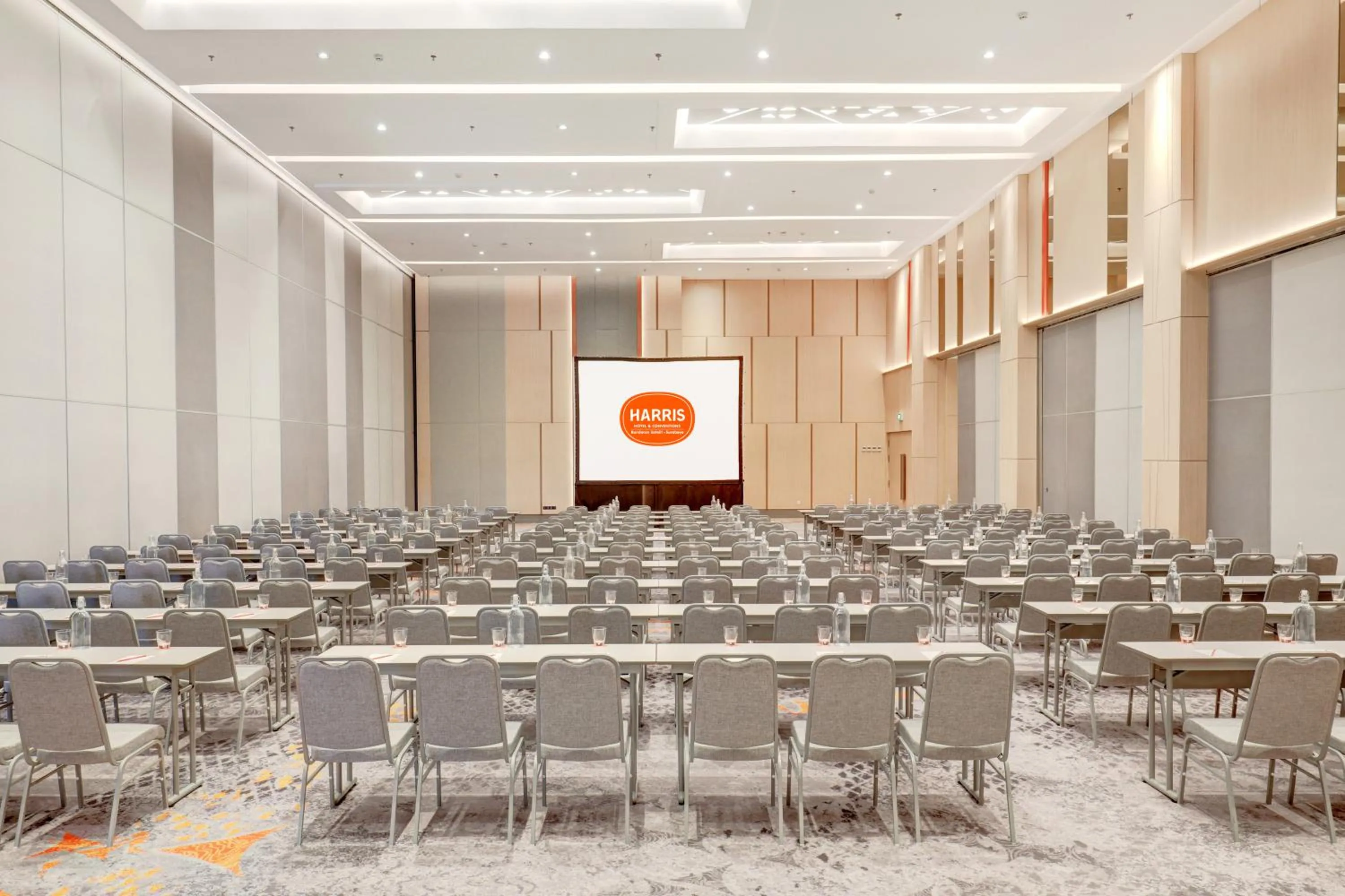 Business facilities in HARRIS Hotel & Conventions Bundaran Satelit Surabaya