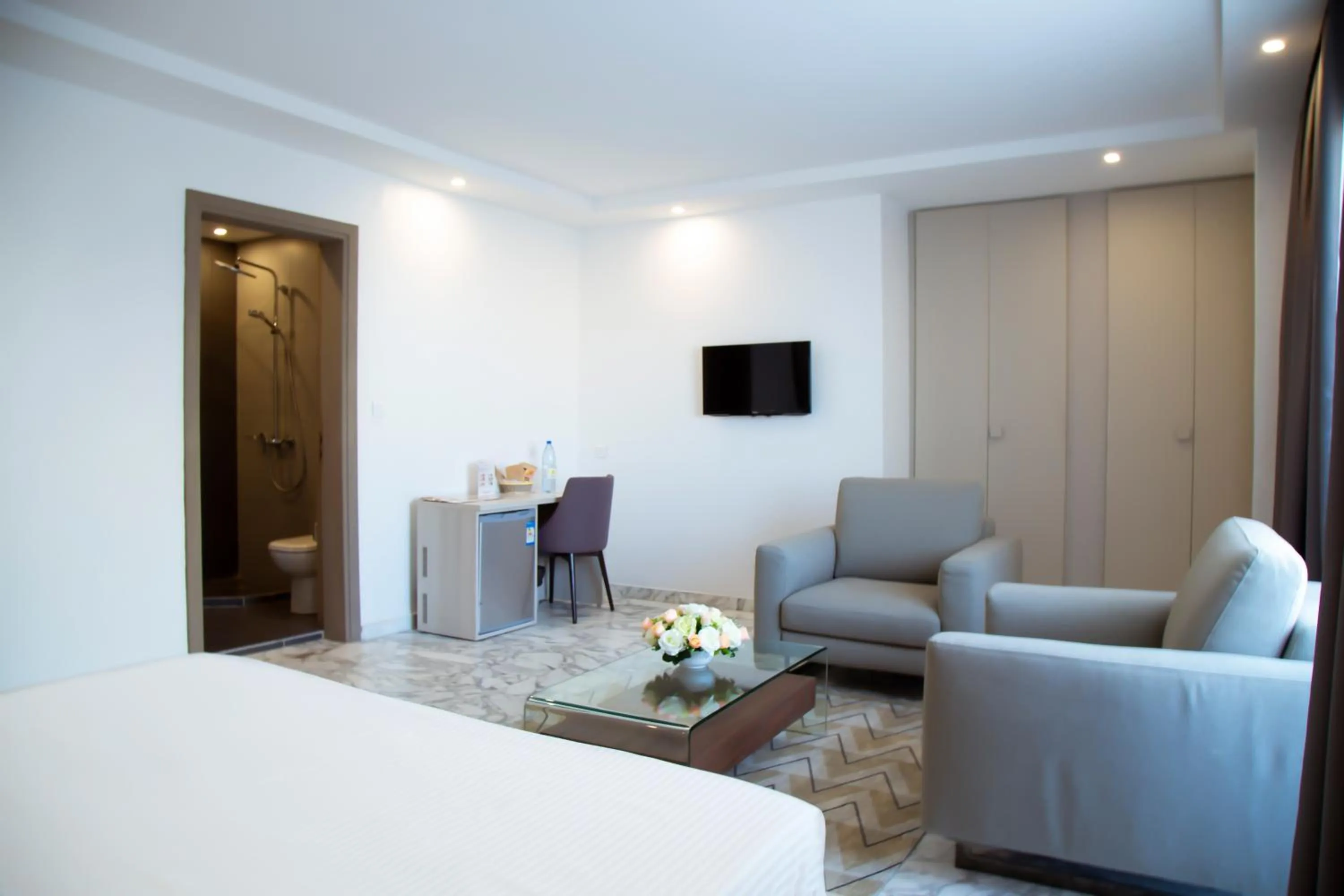 Photo of the whole room, Bed in Le Ndiambour Hôtel et Résidence