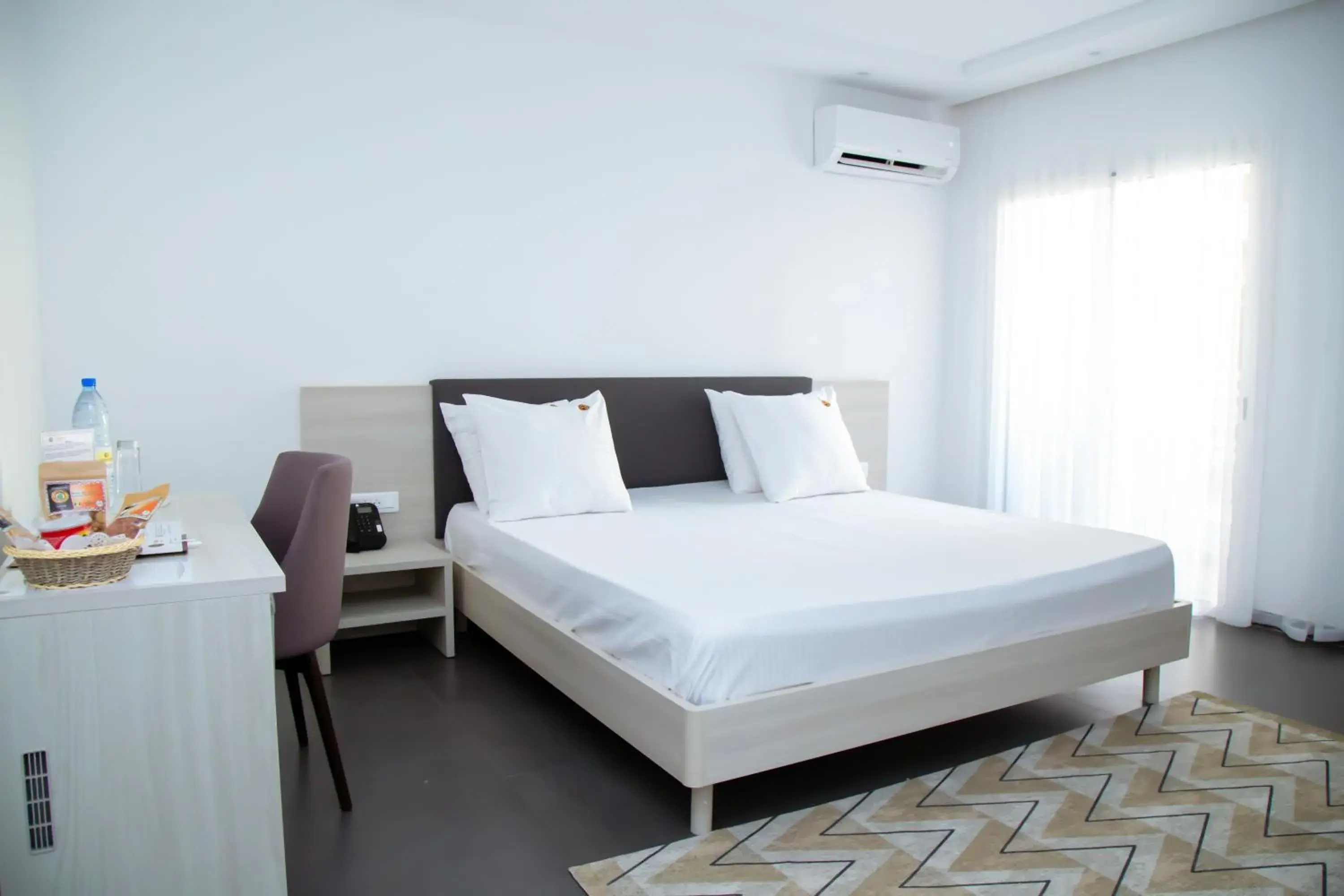 Double Room in Le Ndiambour Hôtel et Résidence Double Room in Le Ndiambour Hôtel et Résidence