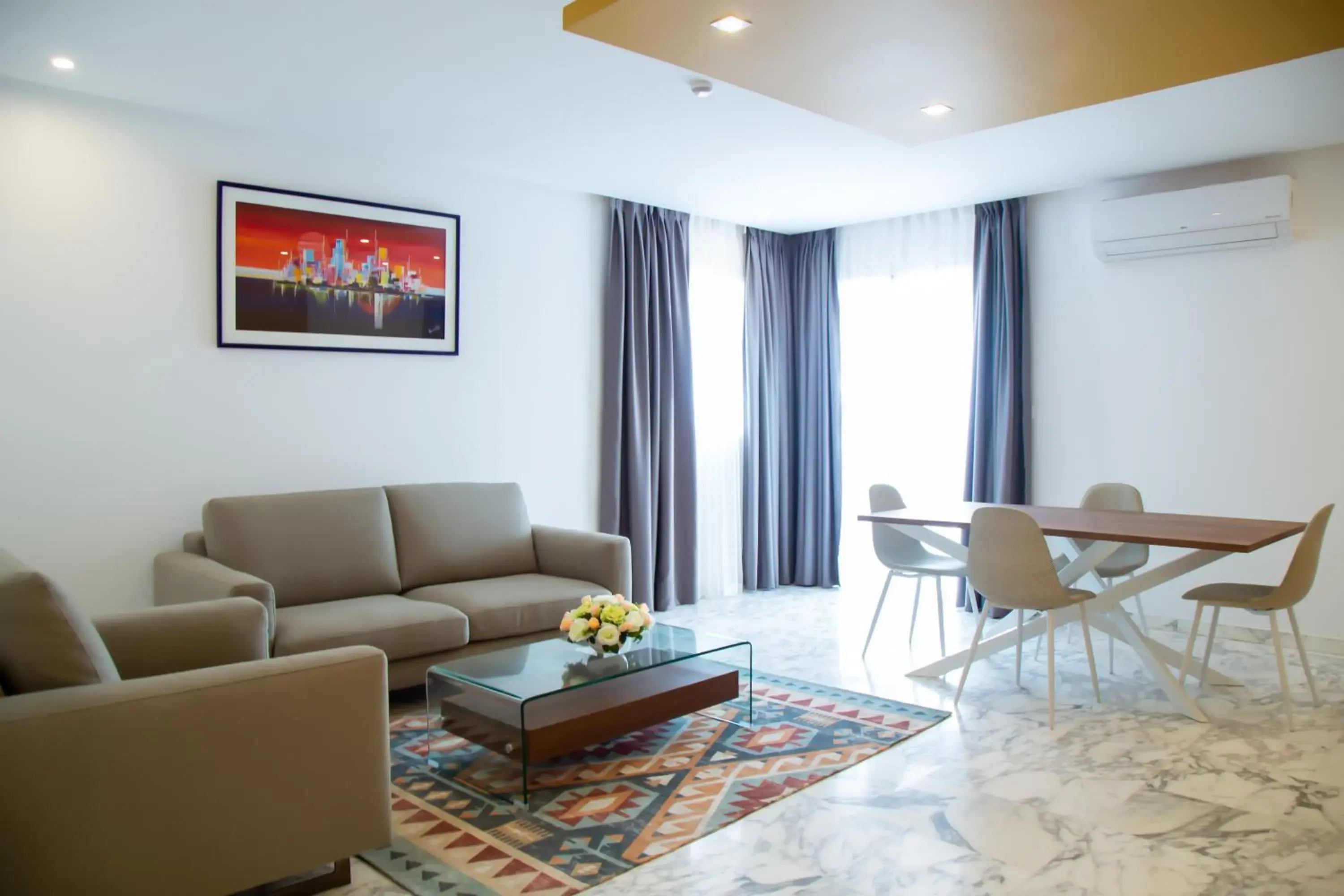 Three-Bedroom Apartment in Le Ndiambour Hôtel et Résidence Three-Bedroom Apartment in Le Ndiambour Hôtel et Résidence