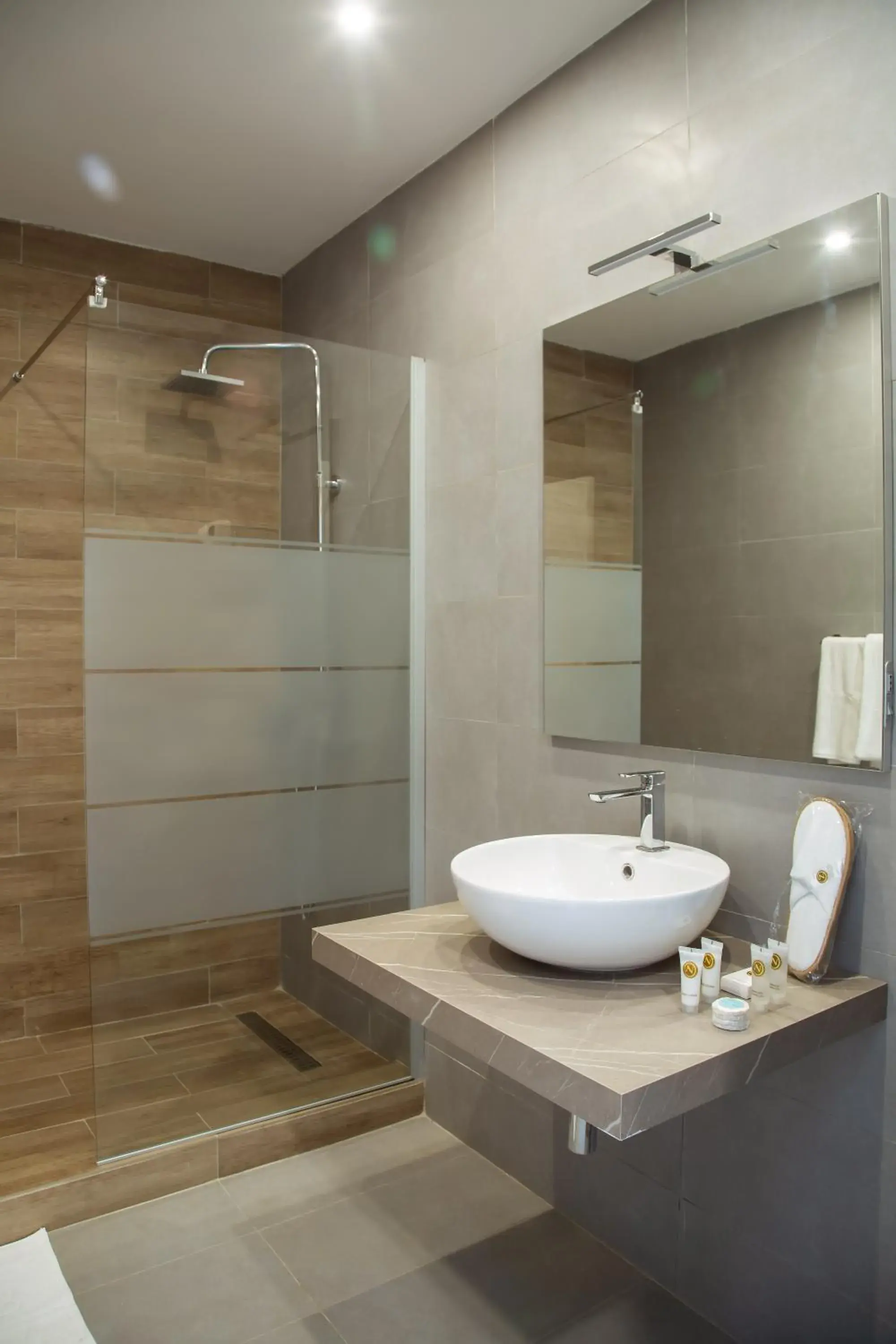 Deluxe Double Room in Le Ndiambour Hôtel et Résidence Deluxe Double Room in Le Ndiambour Hôtel et Résidence