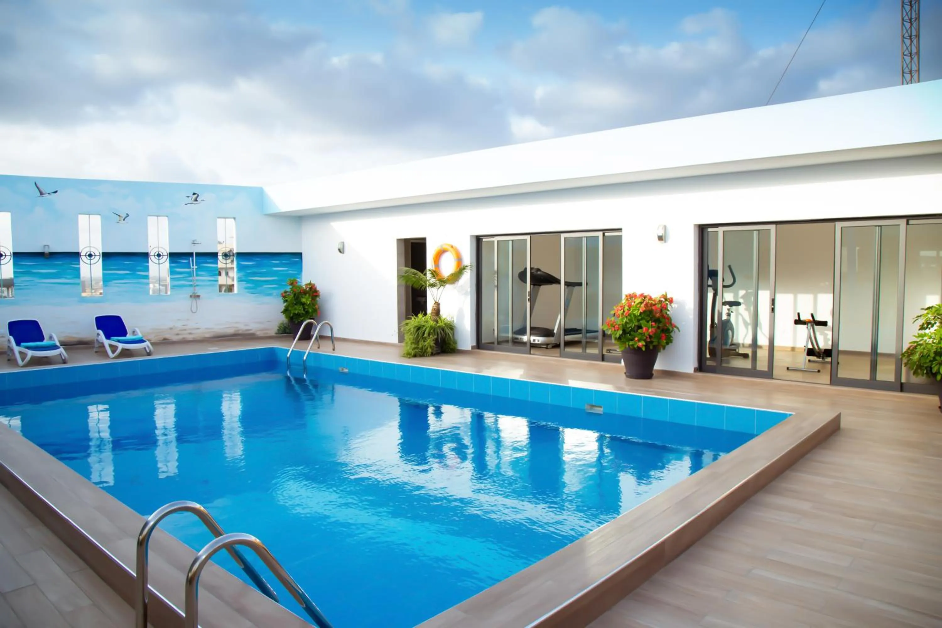Swimming pool in Le Ndiambour Hôtel et Résidence