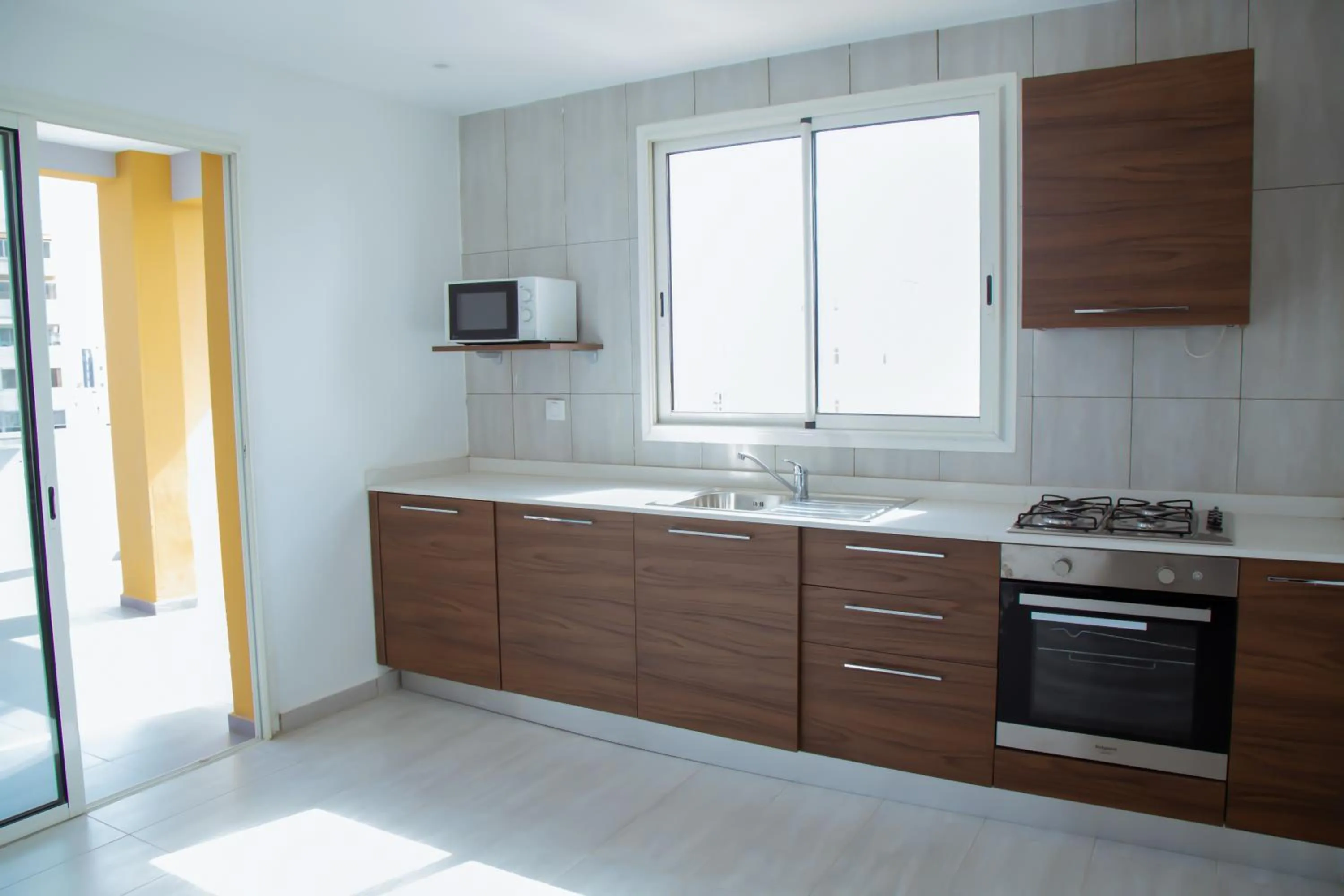 Kitchen or kitchenette in Le Ndiambour Hôtel et Résidence