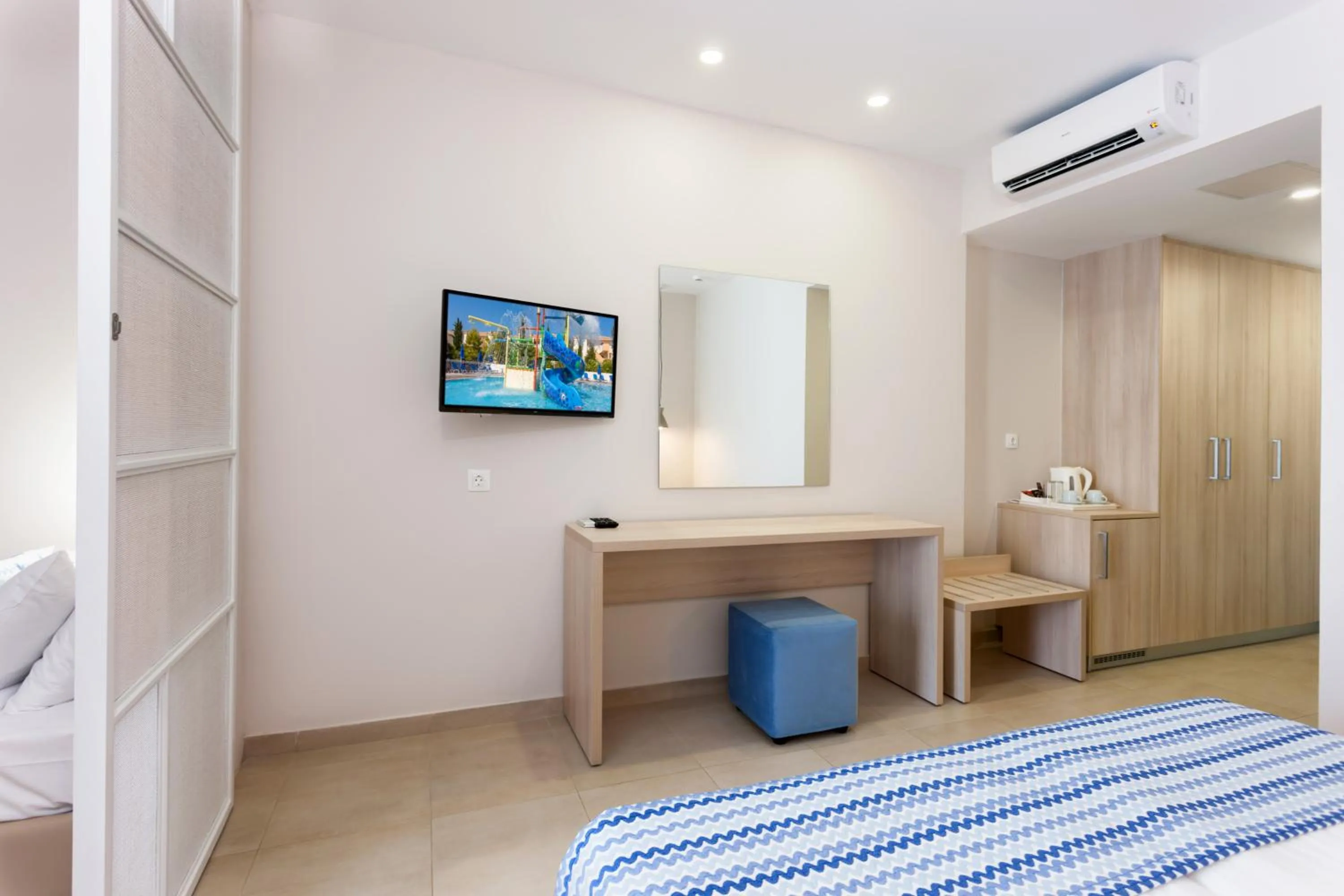 TV and multimedia, Bed in Alykanas Village Resort