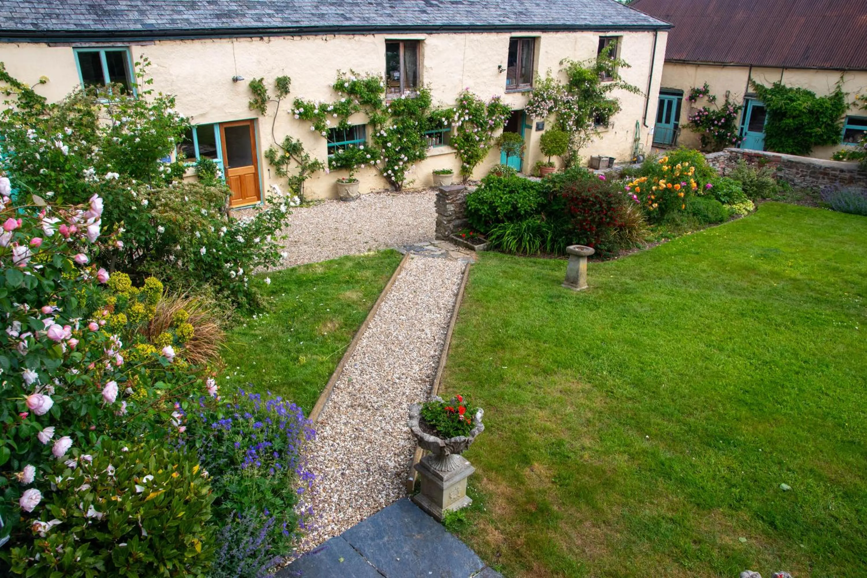 Property building in Hollamoor Farm