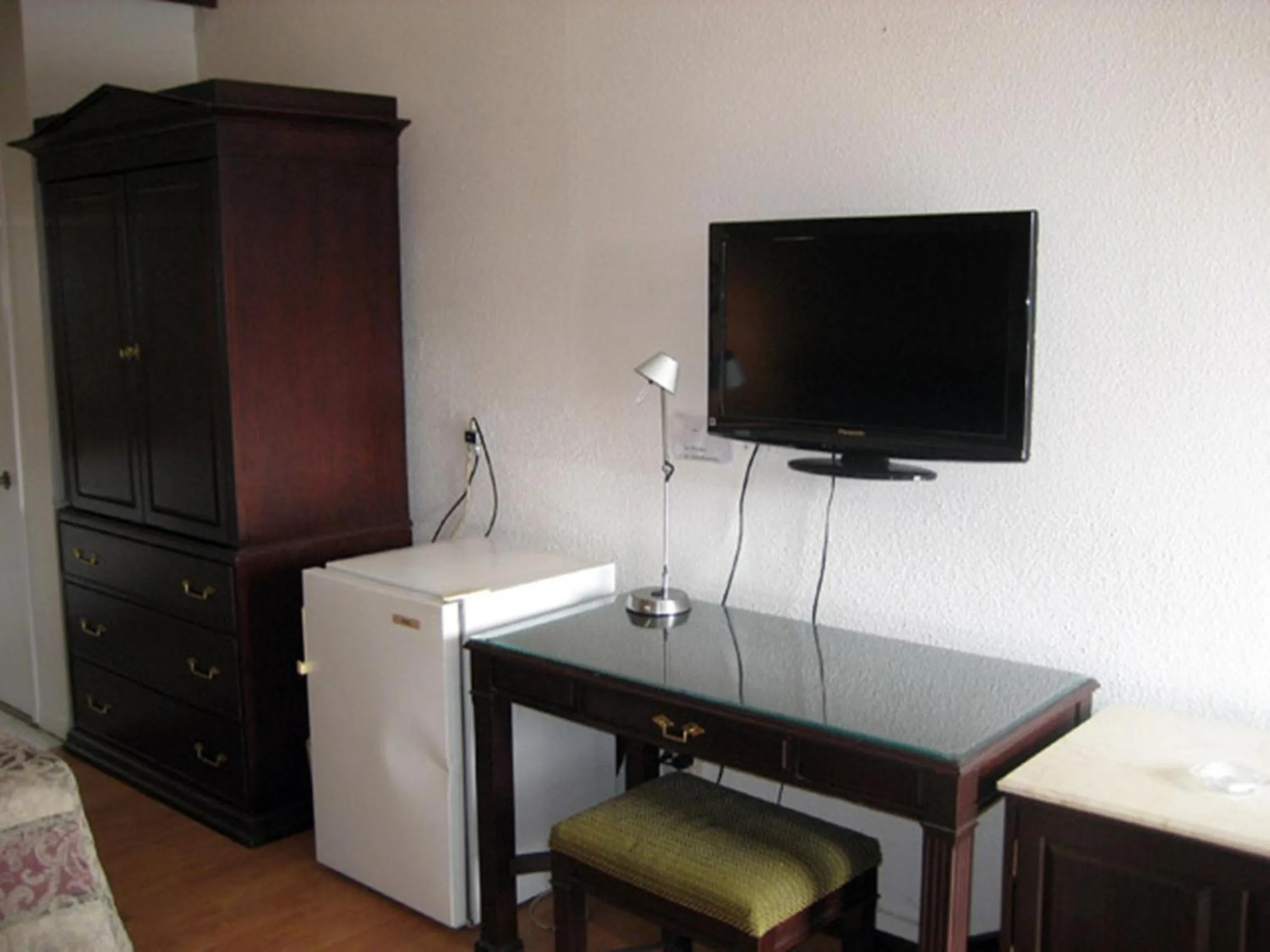 TV and multimedia in Motel Iberville