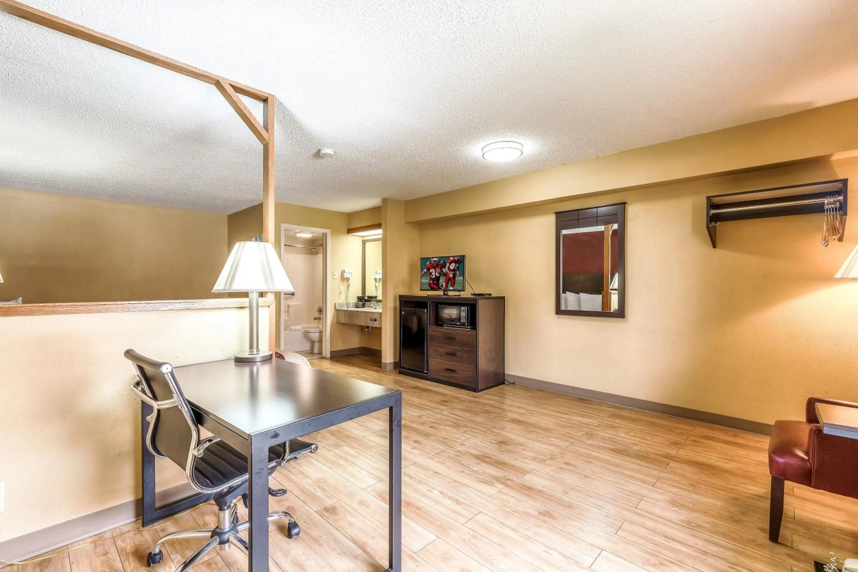 Photo of the whole room in Red Roof Inn Amarillo West