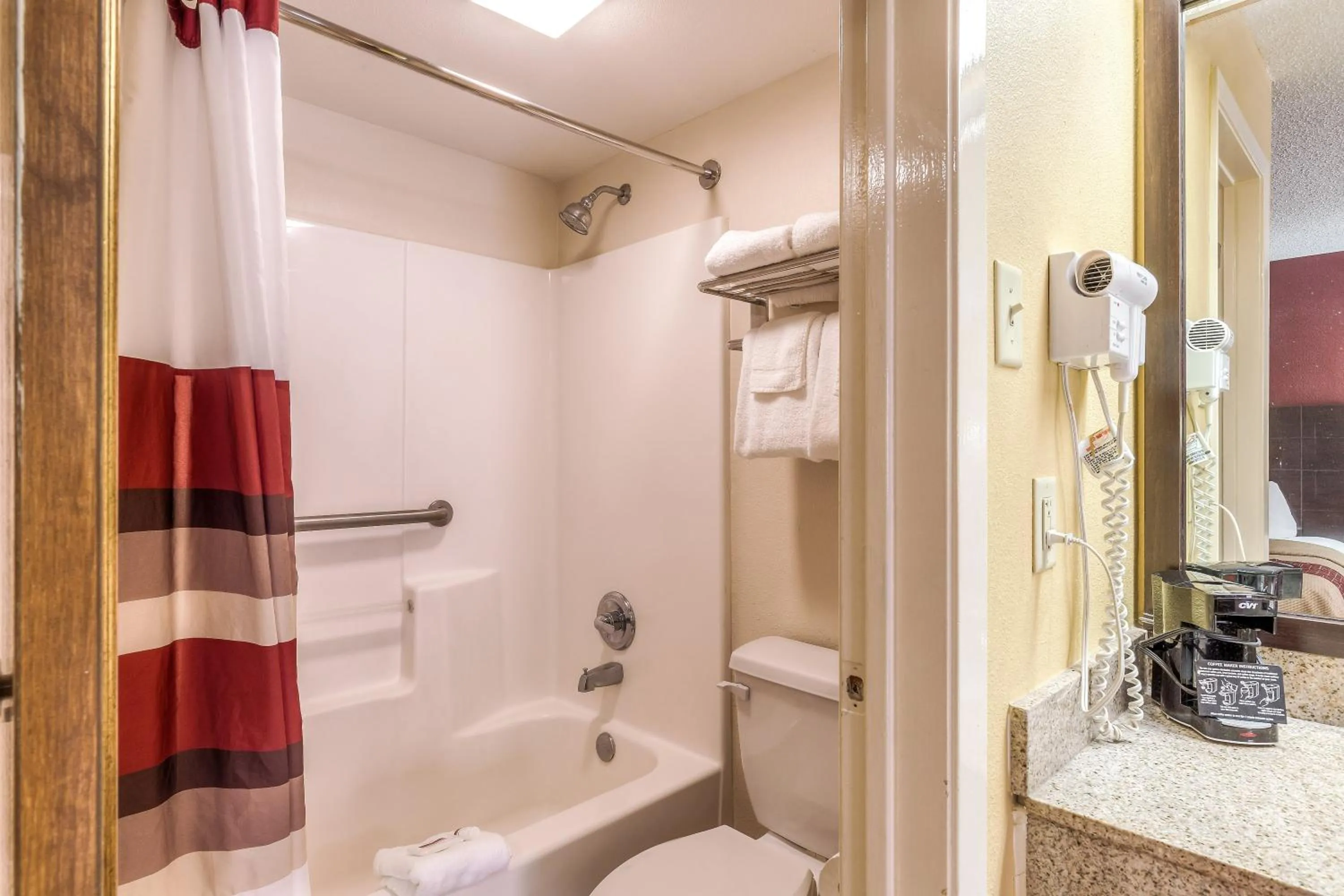 Bathroom in Red Roof Inn Amarillo West