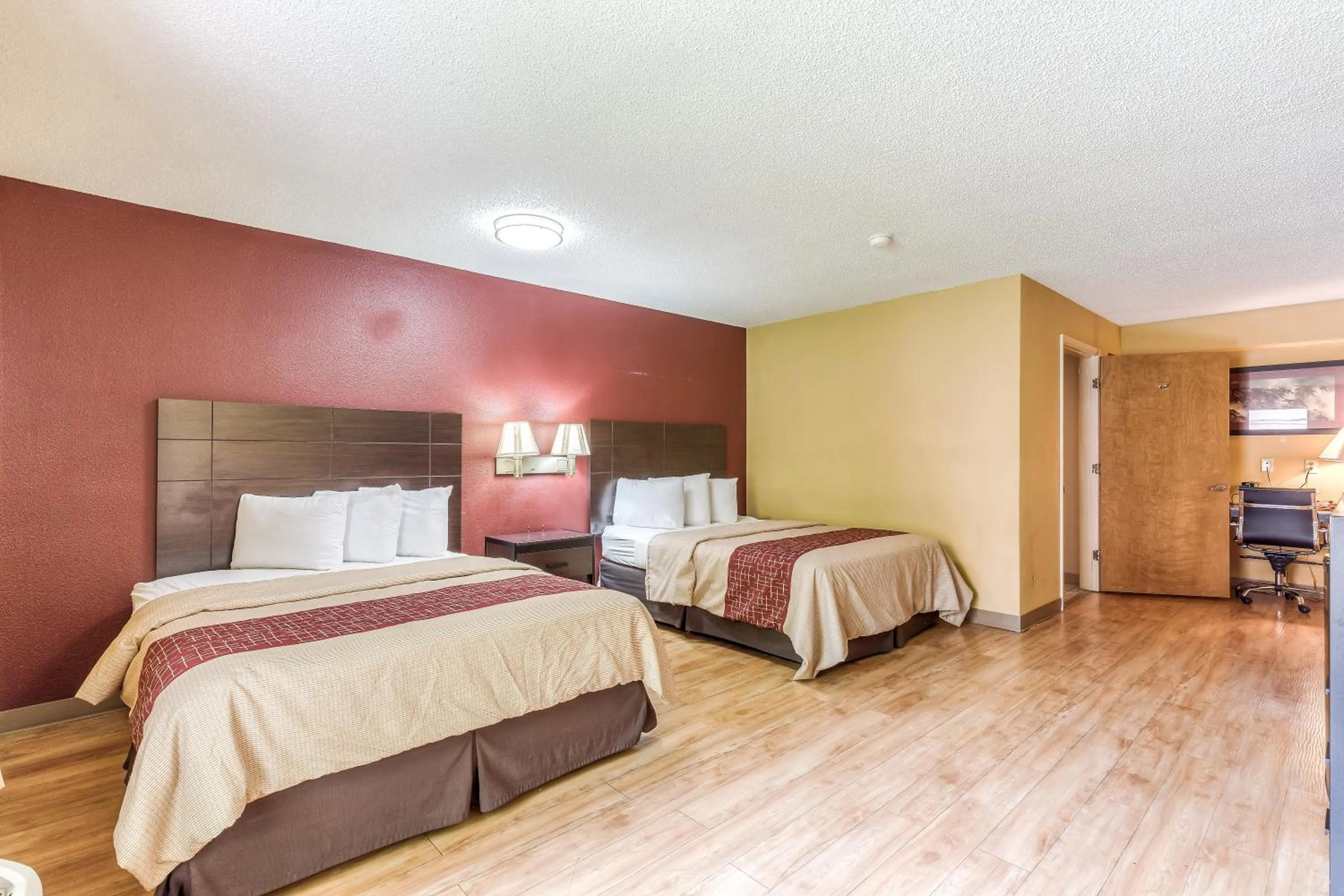 Photo of the whole room, Bed in Red Roof Inn Amarillo West
