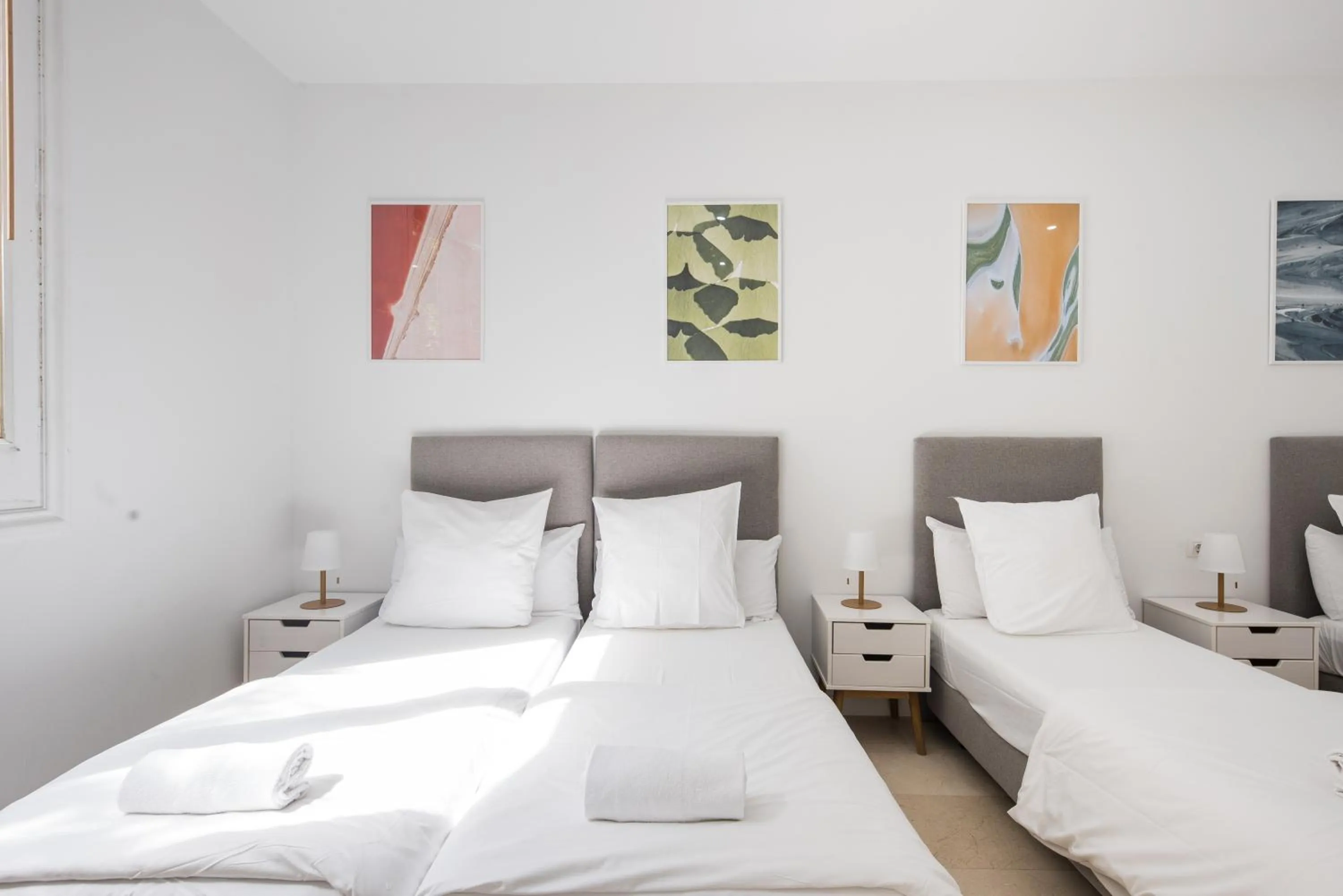 Photo of the whole room, Bed in No Limit Barcelona Central