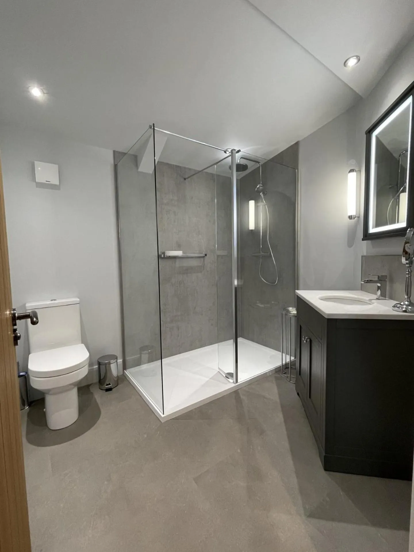 Shower in The Durham Ox