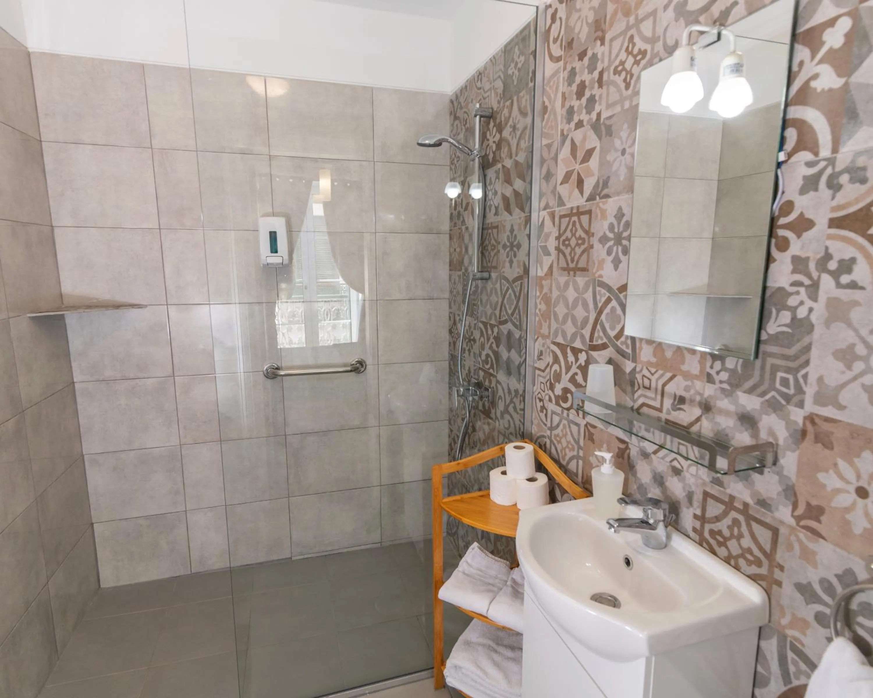 Shower in Vitorina Corte Guesthouse