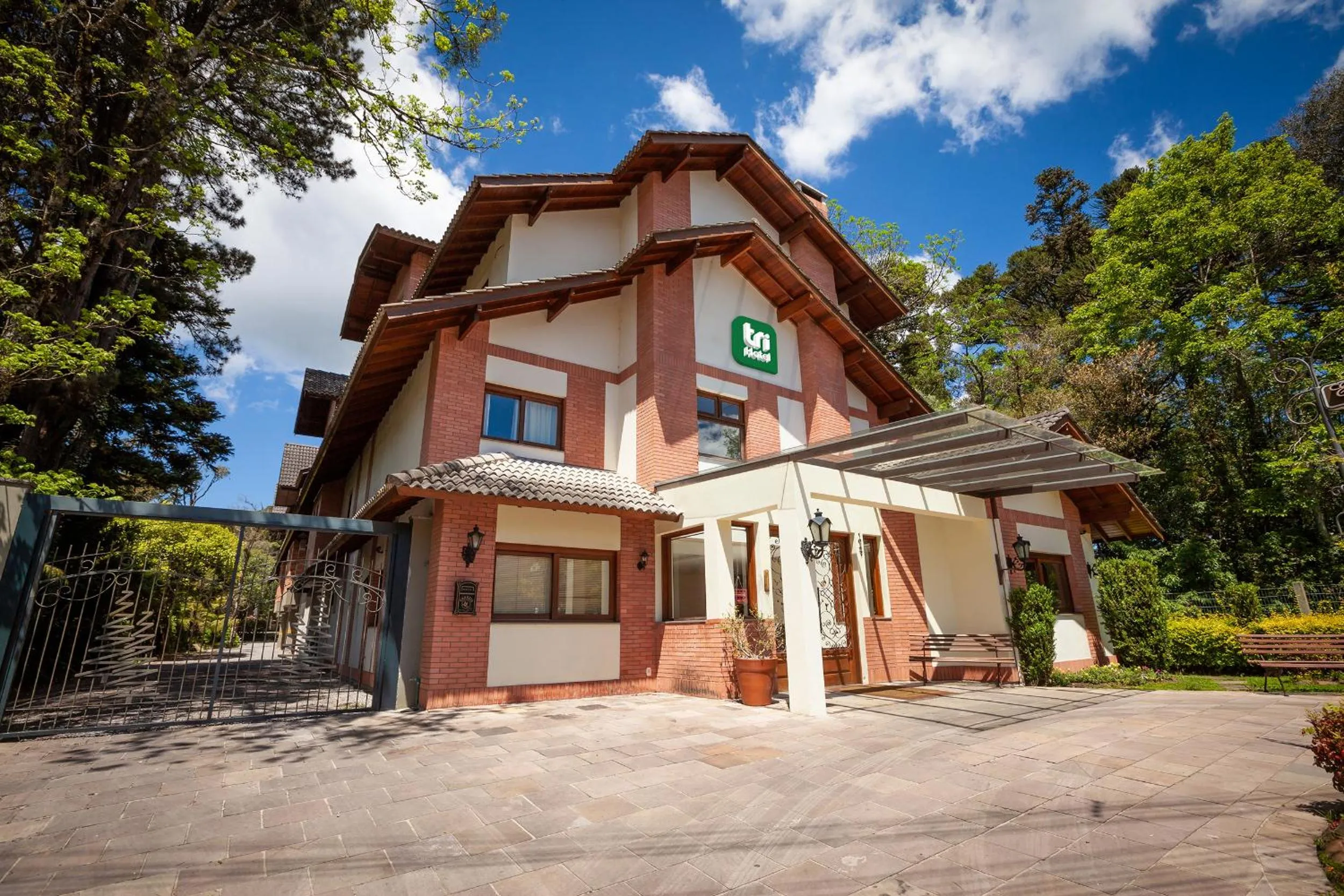 Property building in Tri Hotel Lago Gramado