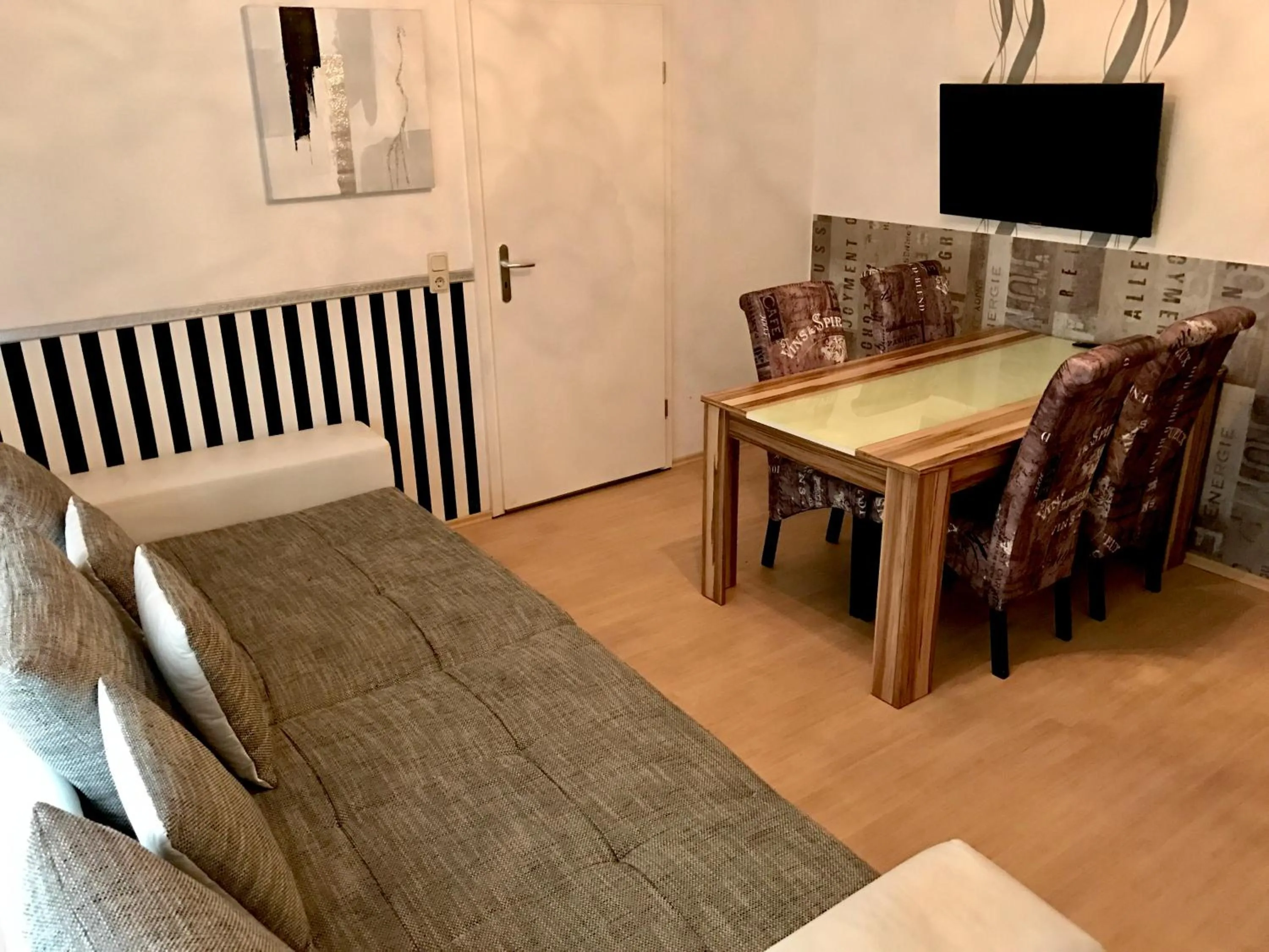 Photo of the whole room in City Central Promenade