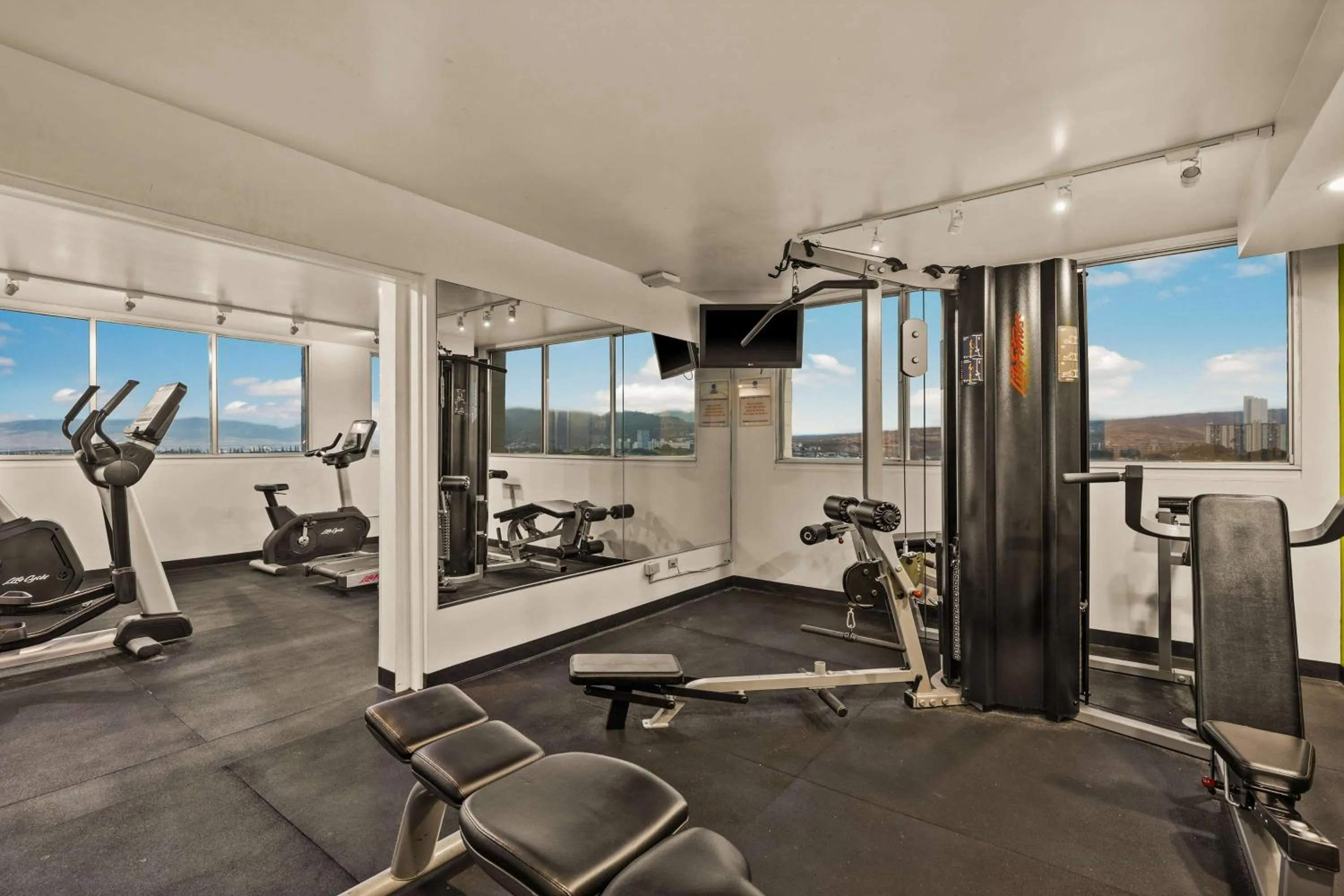 Fitness centre/facilities in Best Western The Plaza Hotel Honolulu Airport - Free Breakfast