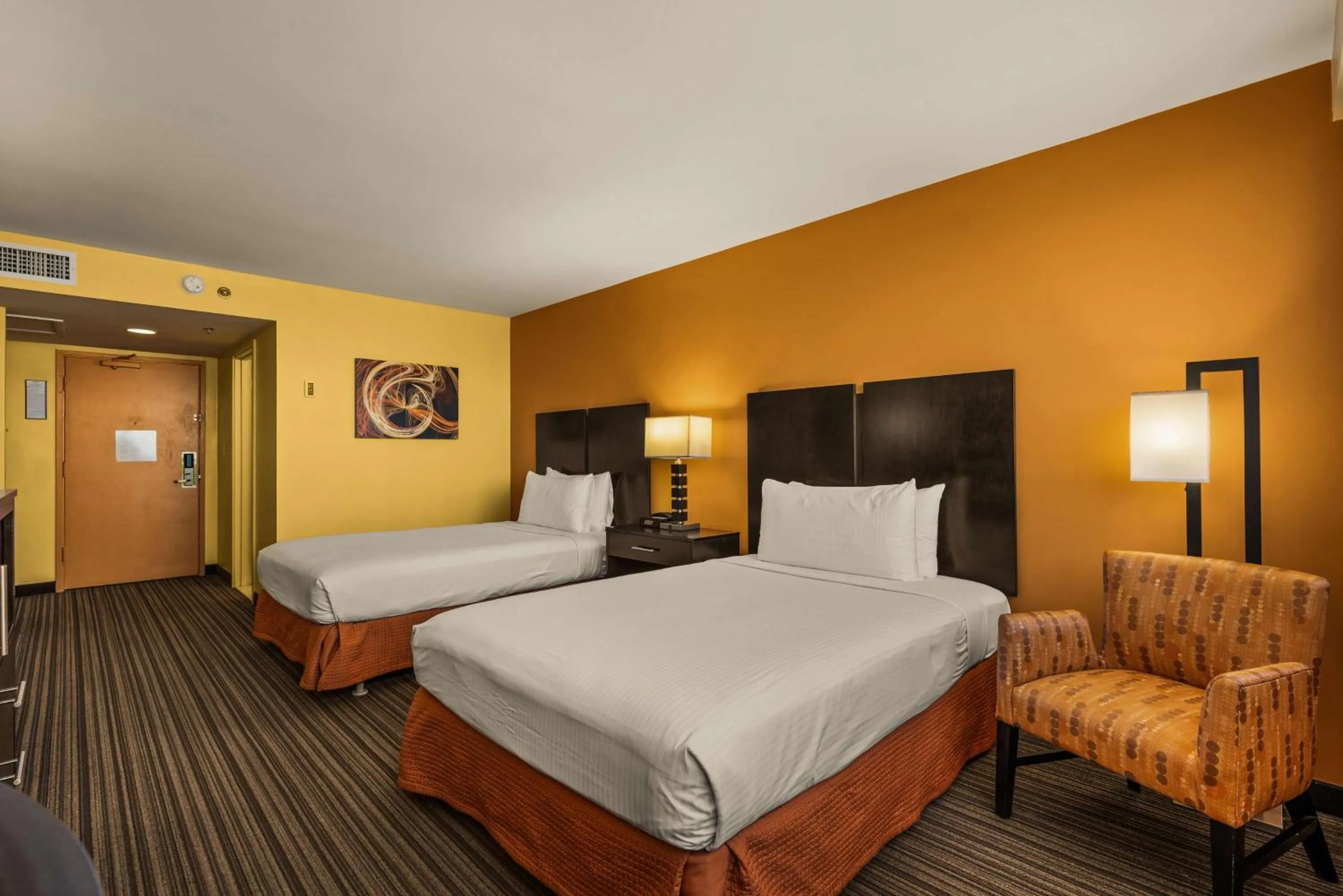 Bedroom, Bed in Best Western The Plaza Hotel Honolulu Airport - Free Breakfast