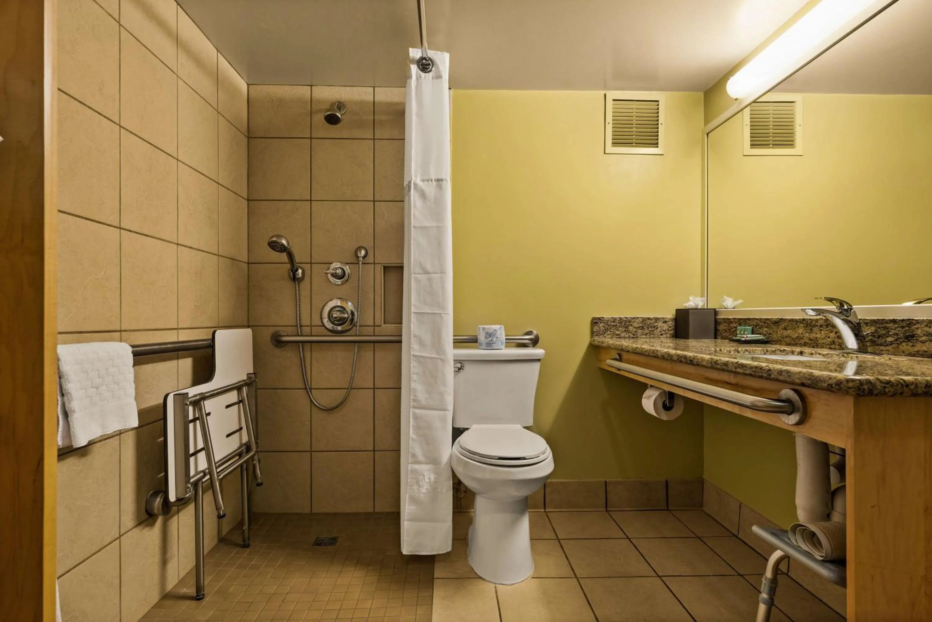 Bathroom in Best Western The Plaza Hotel Honolulu Airport - Free Breakfast