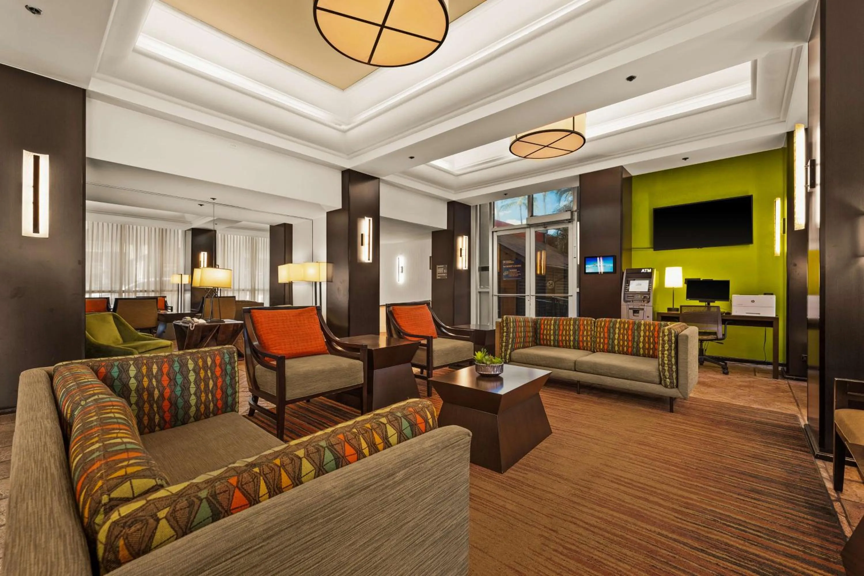 Lobby or reception in Best Western The Plaza Hotel Honolulu Airport - Free Breakfast