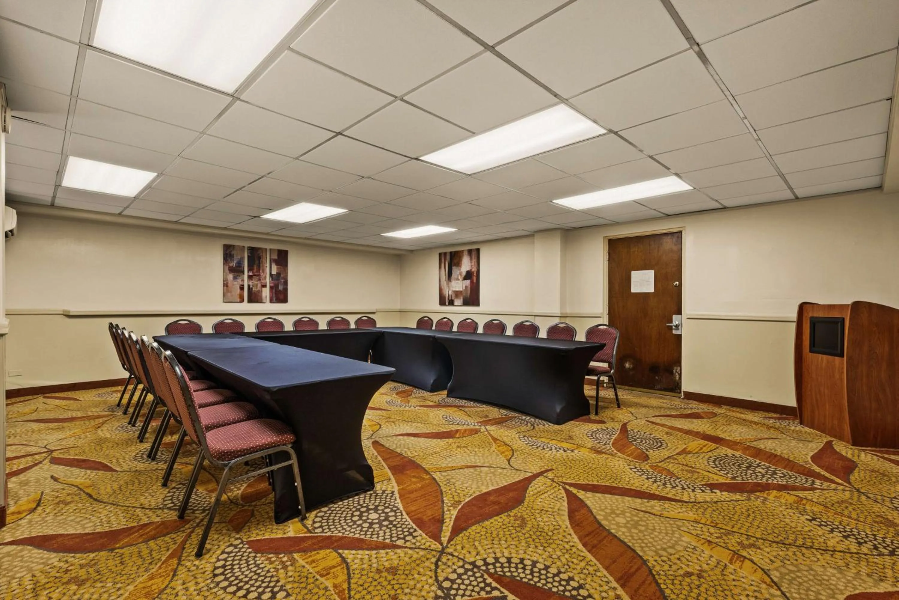 Meeting/conference room in Best Western The Plaza Hotel Honolulu Airport - Free Breakfast