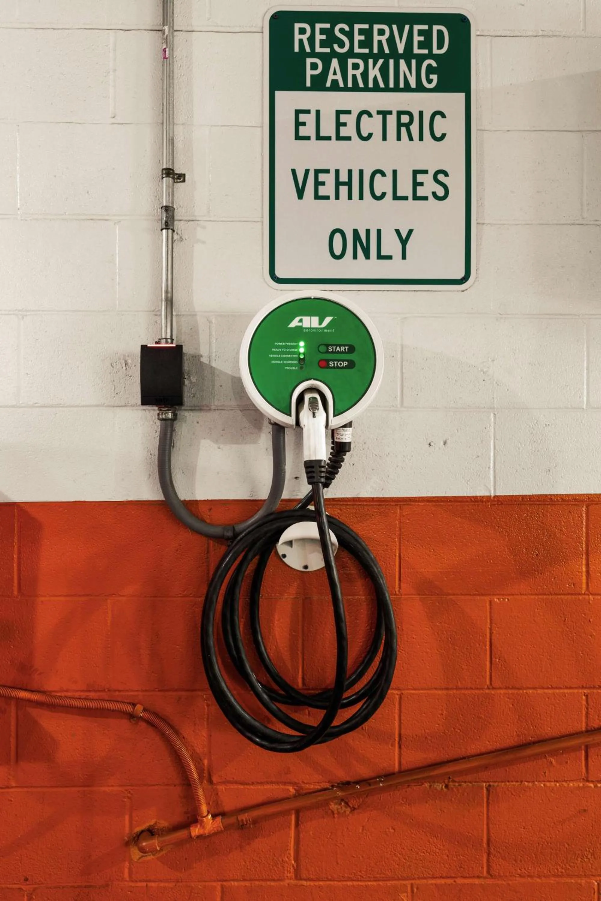 Property building in Best Western The Plaza Hotel Honolulu Airport - Free Breakfast