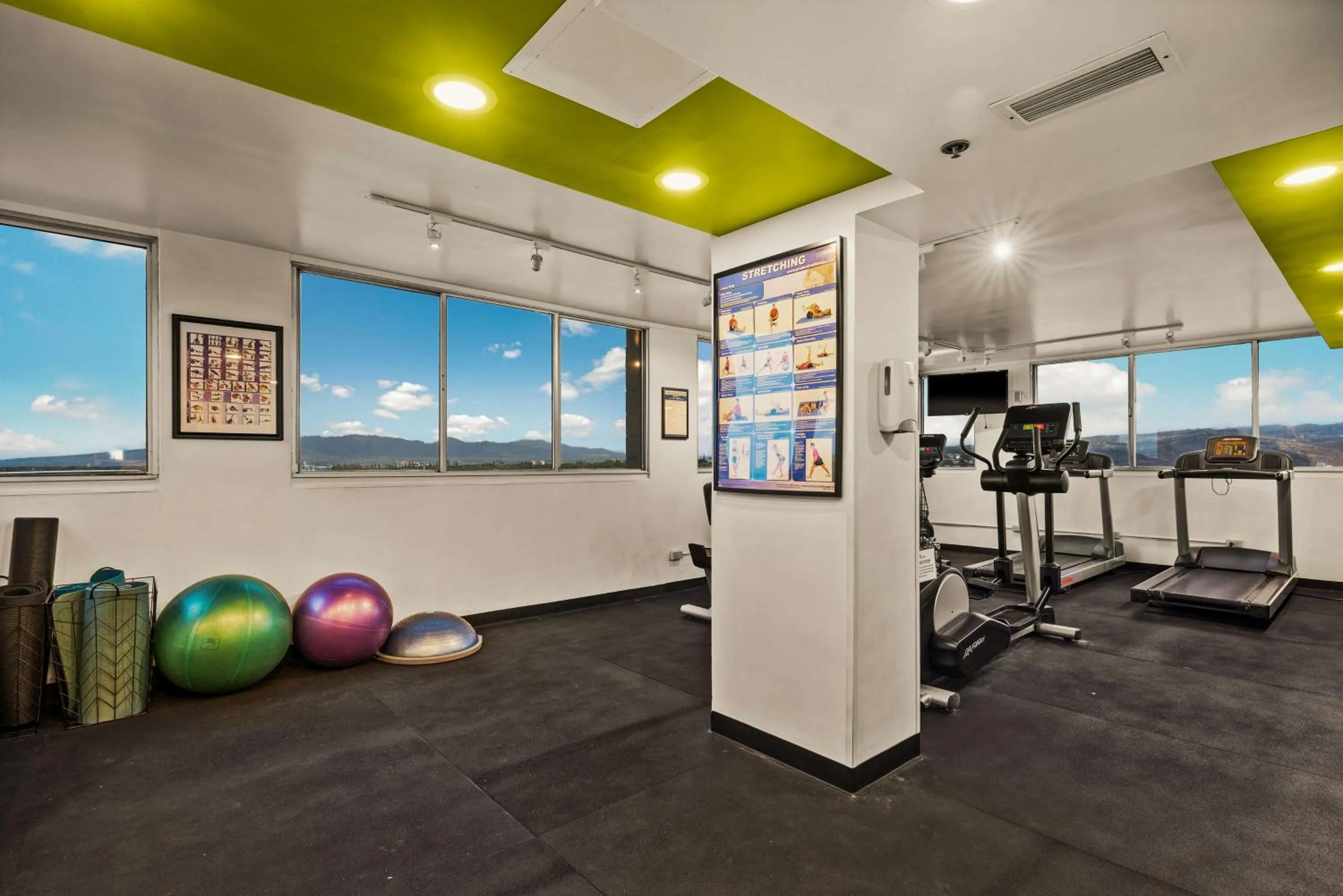 Fitness centre/facilities in Best Western The Plaza Hotel Honolulu Airport - Free Breakfast