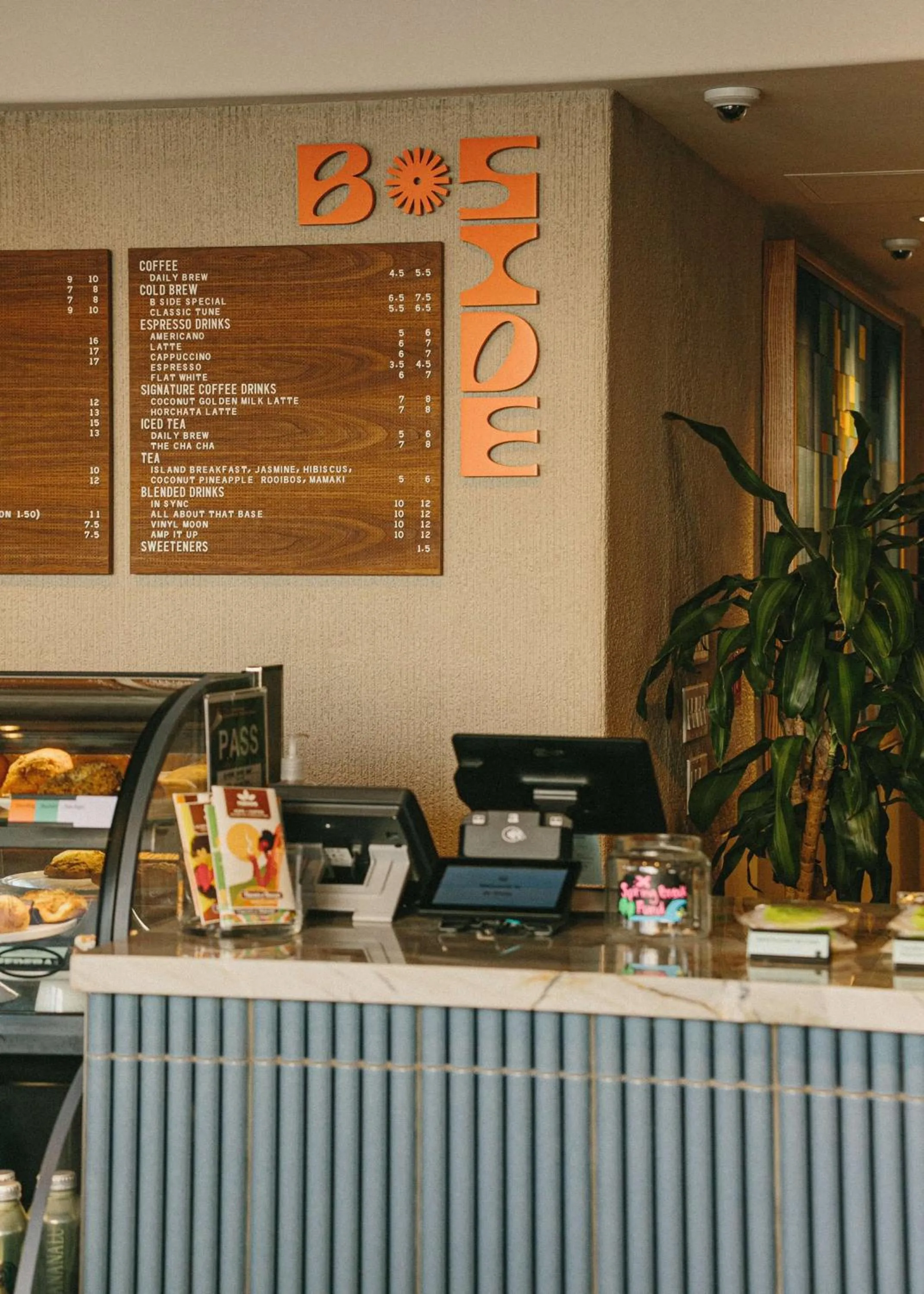 Breakfast in Wayfinder Waikiki - Voted Top 10 Best Hotels in Hawaii!