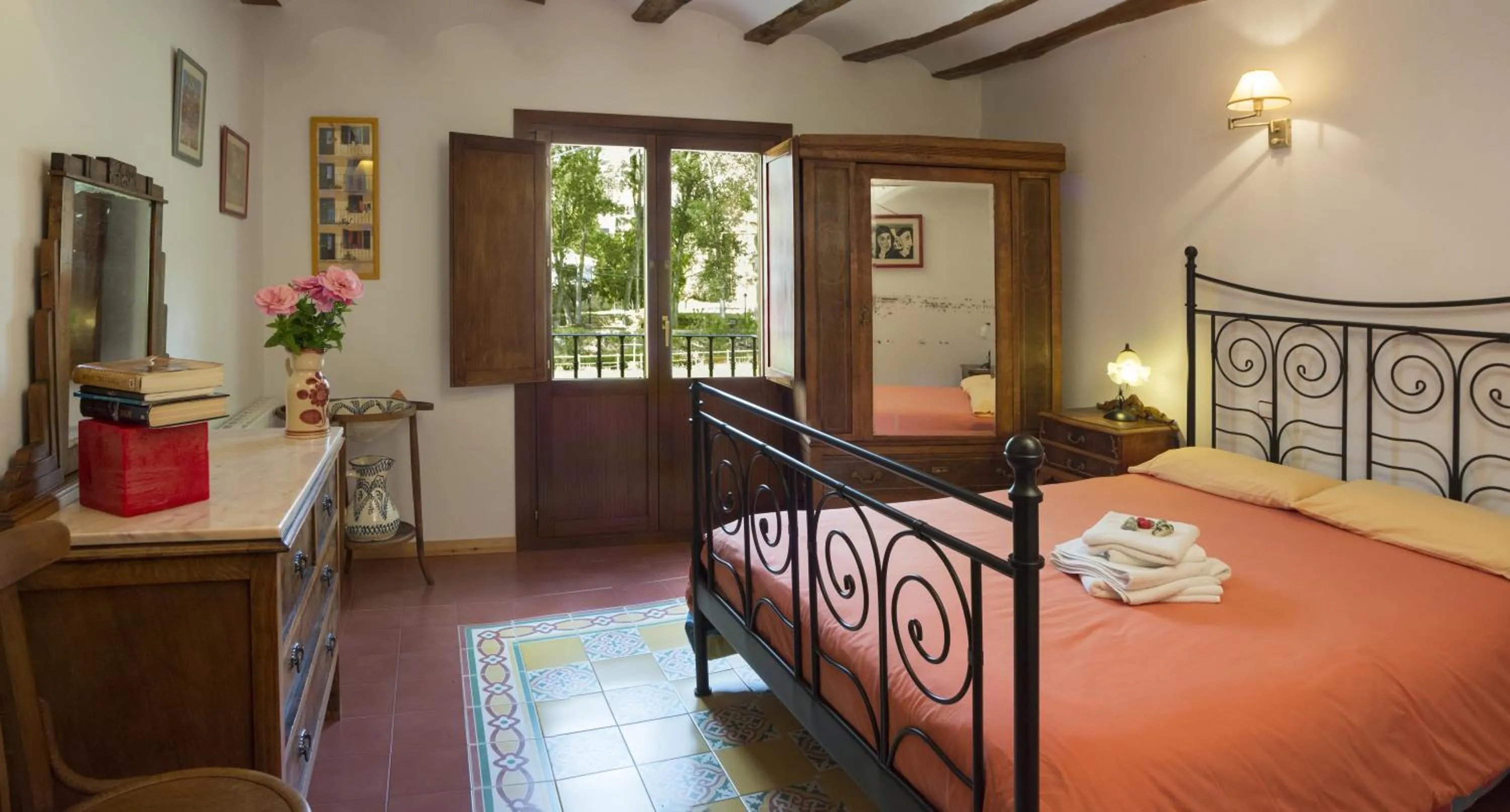 Decorative detail, Bed in Hotel Rural Villa Liquidámbar