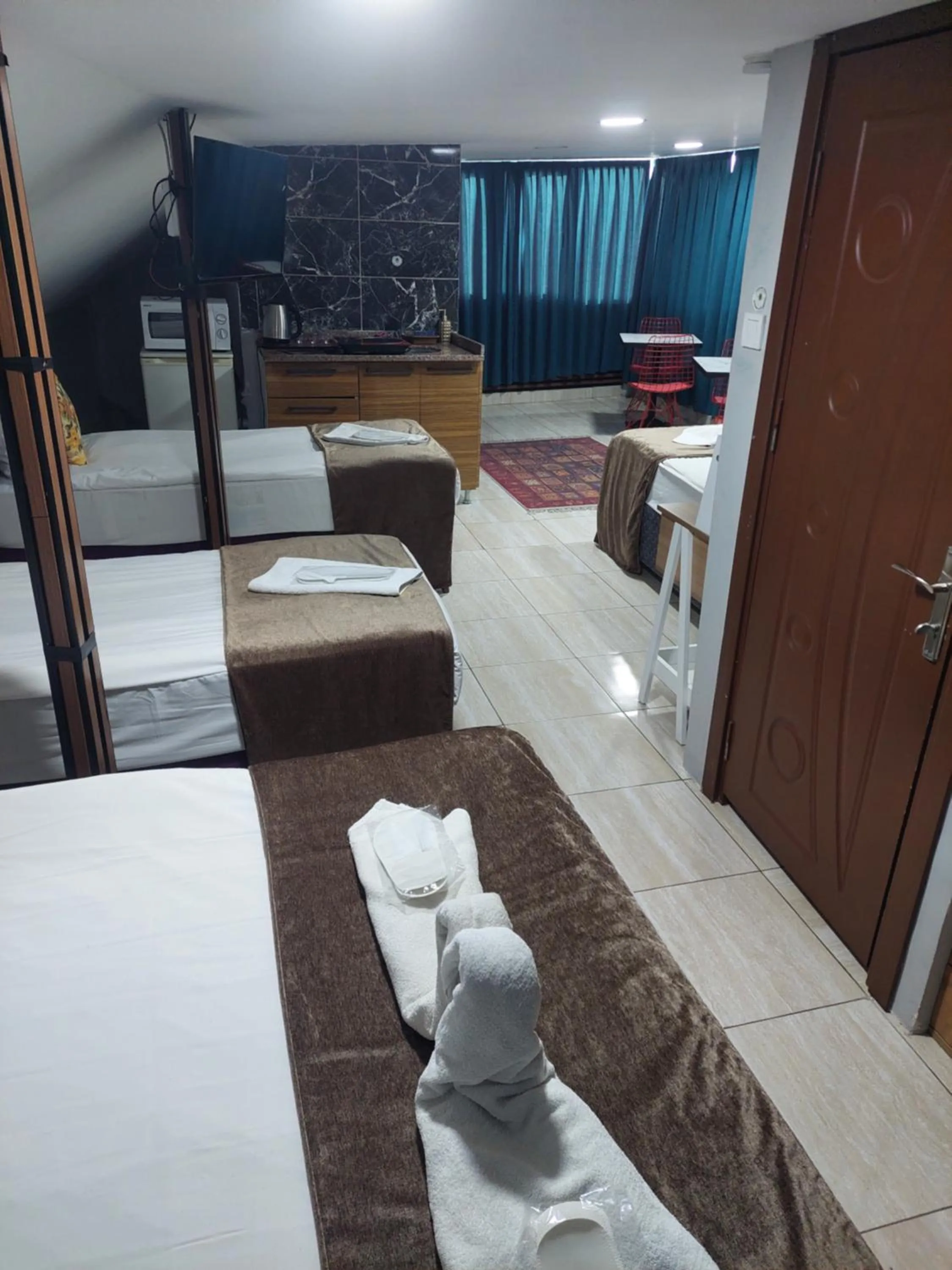 Kitchen or kitchenette, Bed in Galaxy Hotel Sultanahmet