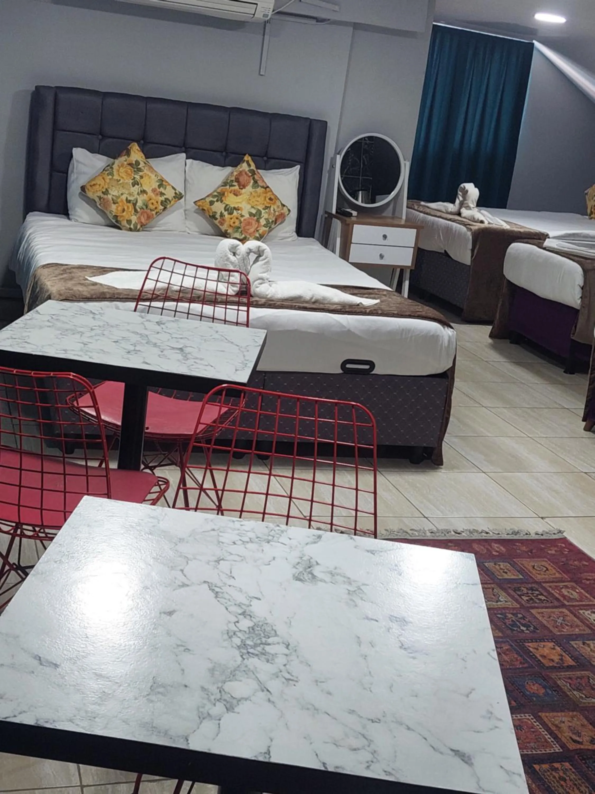 Living room, Bed in Galaxy Hotel Sultanahmet