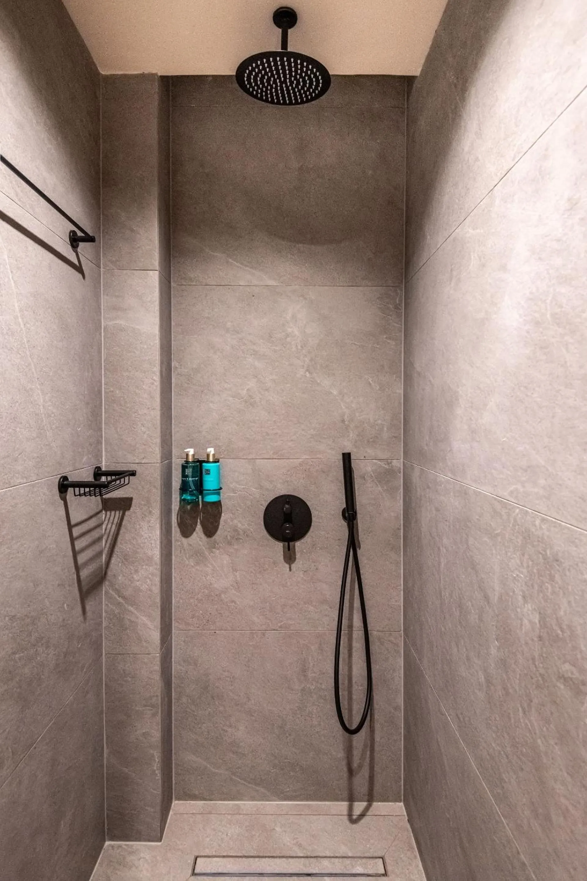 Shower in Evanik Chic Hotel